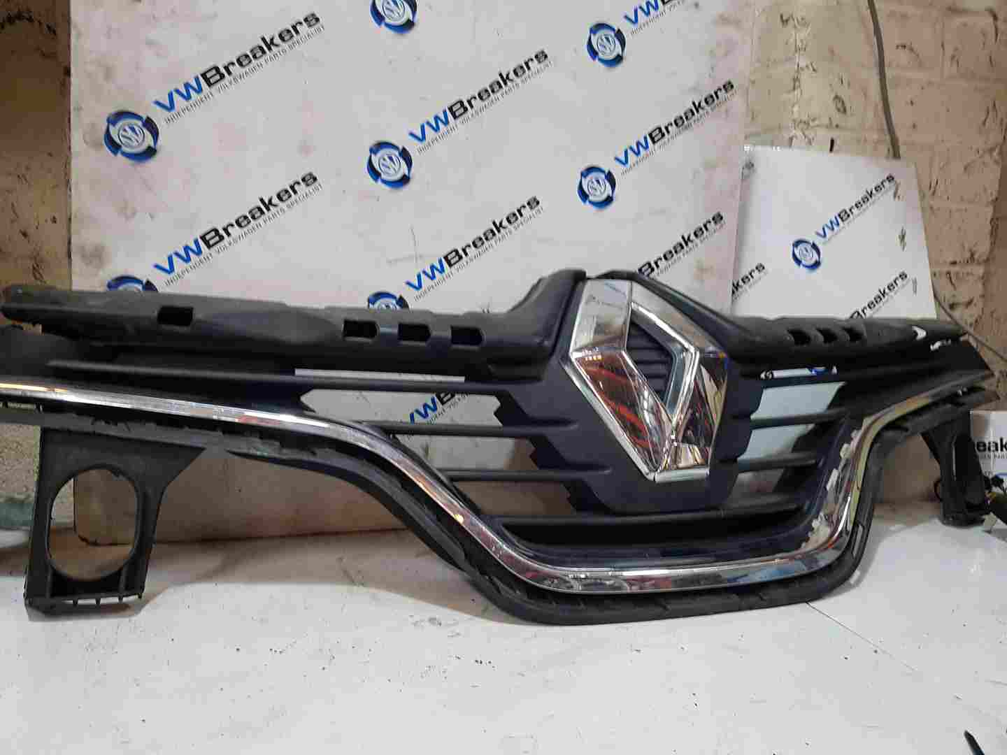 Thumb 6 Renault Captur 2013-2015 Front Bumper Grill Grille Damaged