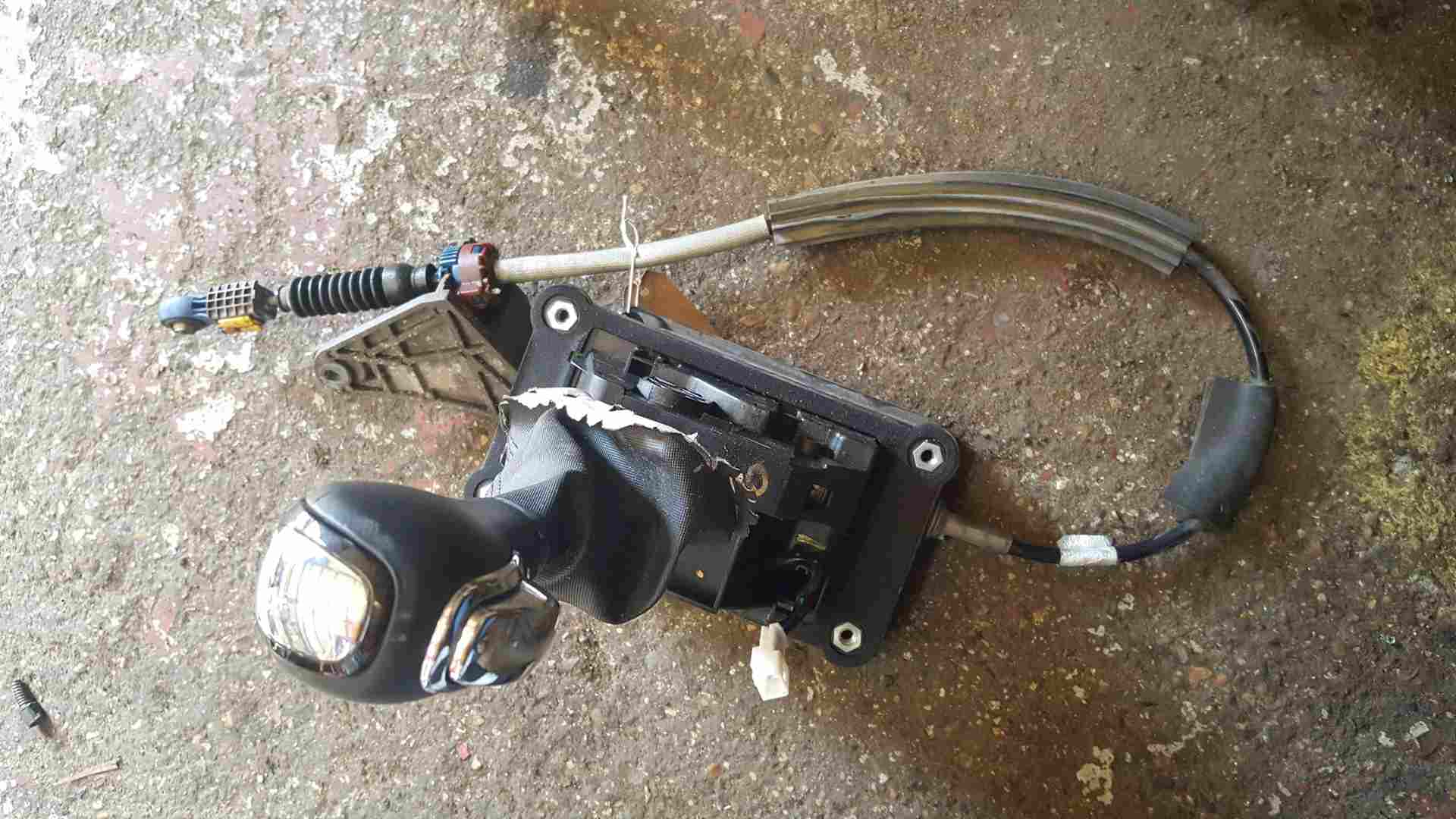 Renault Captur 2013-2015 Gearstick Gaitor Boot Linkages 341080966R