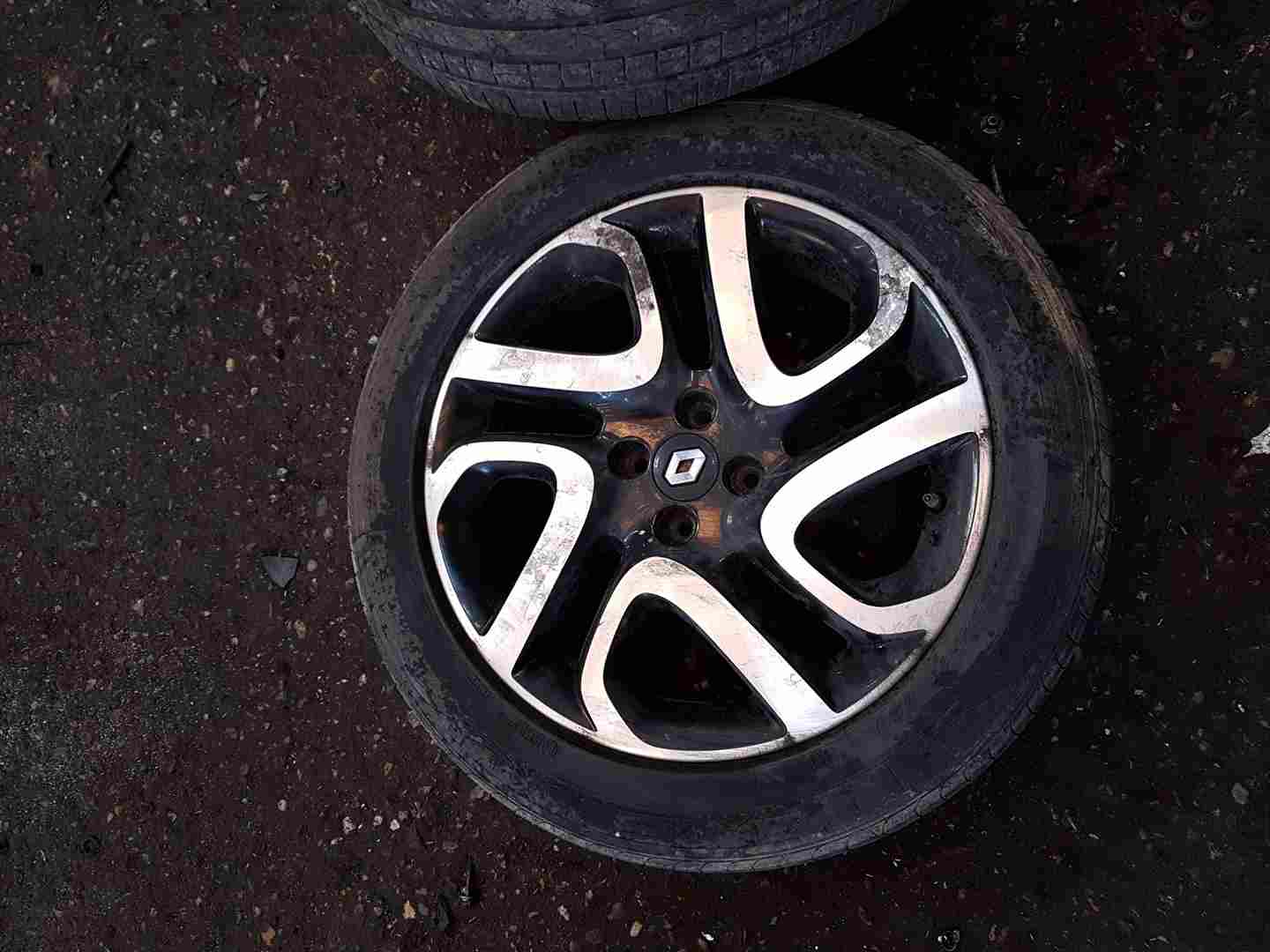 Thumb 3 Renault Captur 2013-2015 Ivory Diamond Fastgame Alloy Wheel + Tyre 205 55 17 5M