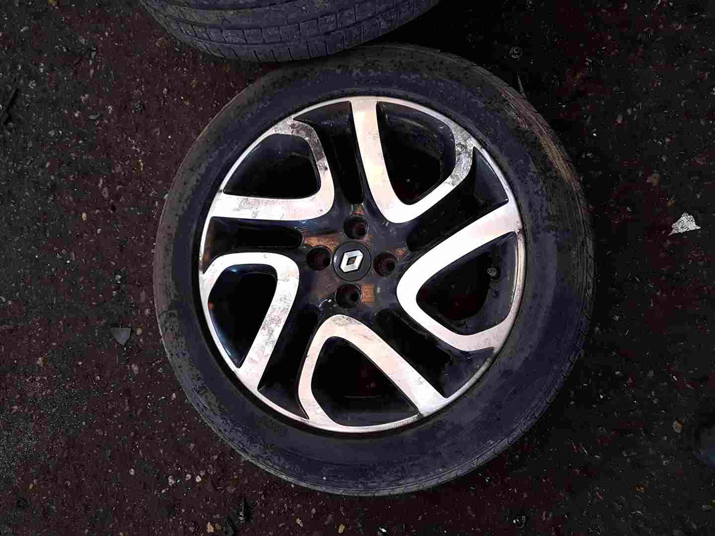 Renault Captur 2013-2015 Ivory Diamond Fastgame Alloy Wheel + Tyre 205 55 17 5M