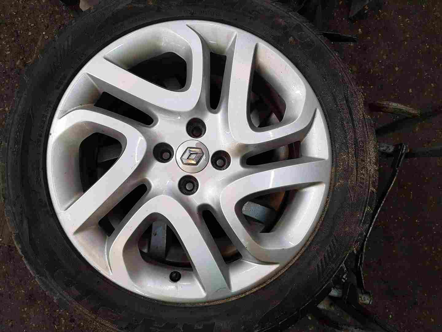 Thumb 3 Renault Captur 2013-2015 Ivory Diamond Fastgame Alloy Wheel + Tyre 205 55 17 6Mm