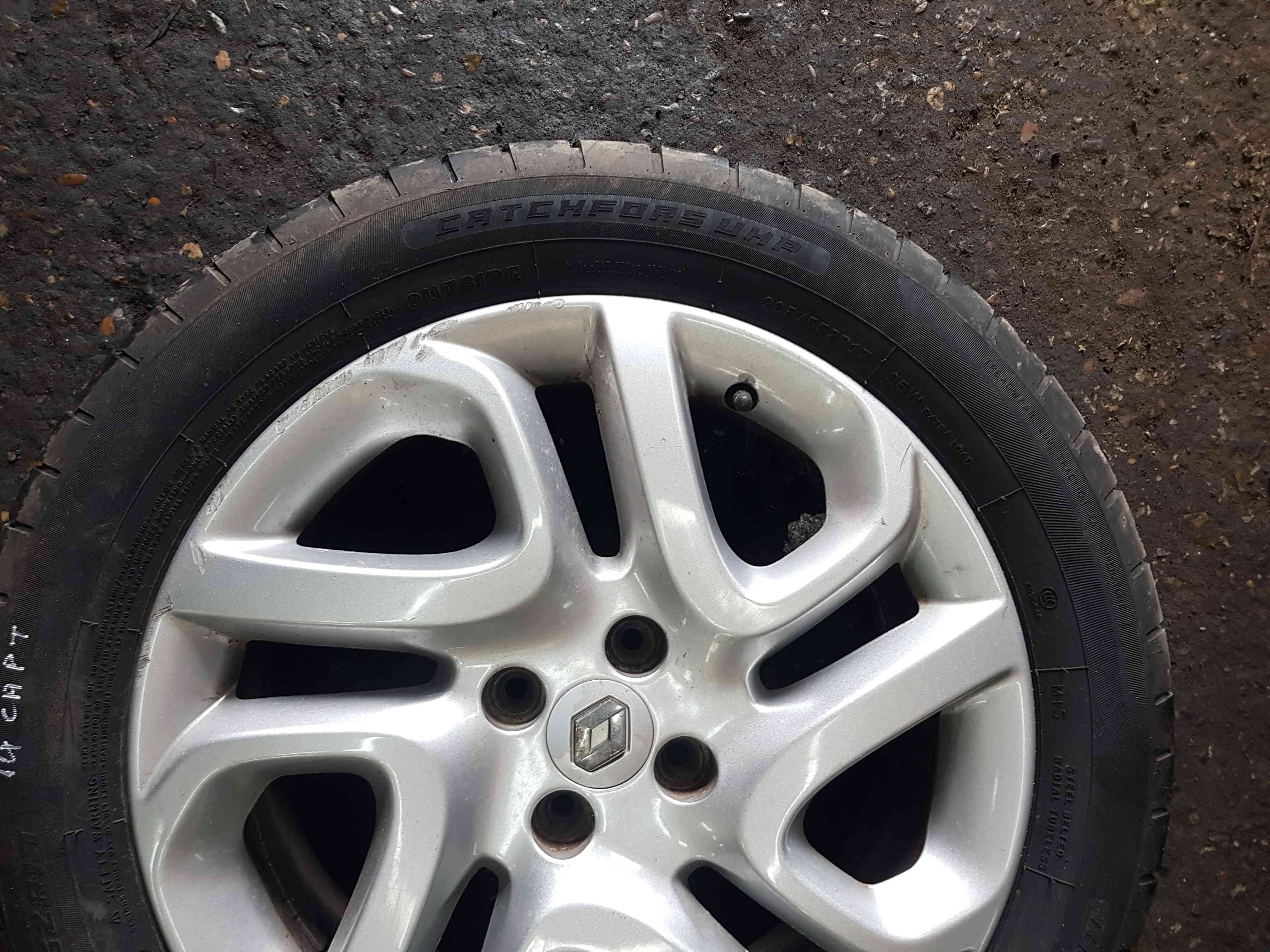 Thumb 3 Renault Captur 2013-2015 Ivory Diamond Fastgame Alloy Wheel + Tyre 205 55 17 6Mm