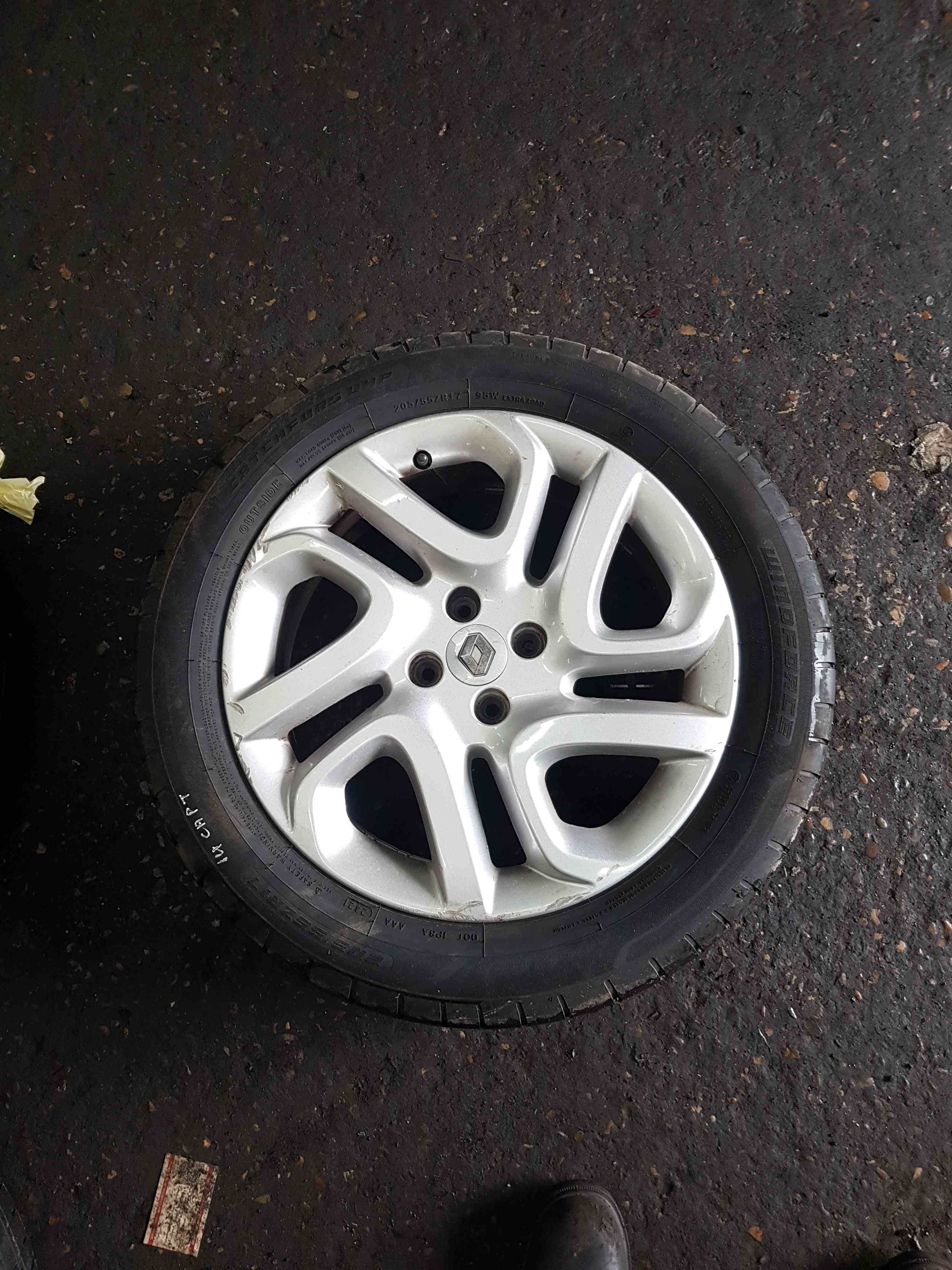 Thumb 9 Renault Captur 2013-2015 Ivory Diamond Fastgame Alloy Wheel + Tyre 205 55 17 6Mm