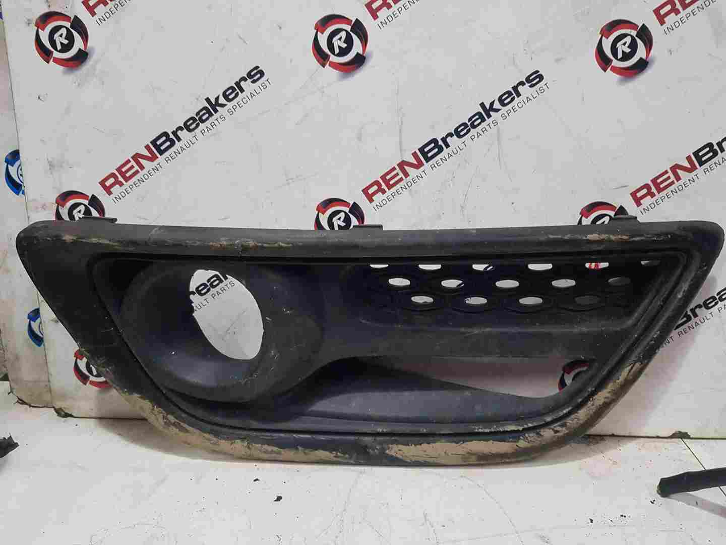 Renault Captur 2013-2015 OSF Drivers Bumper FOG Light Grill 620740754R
