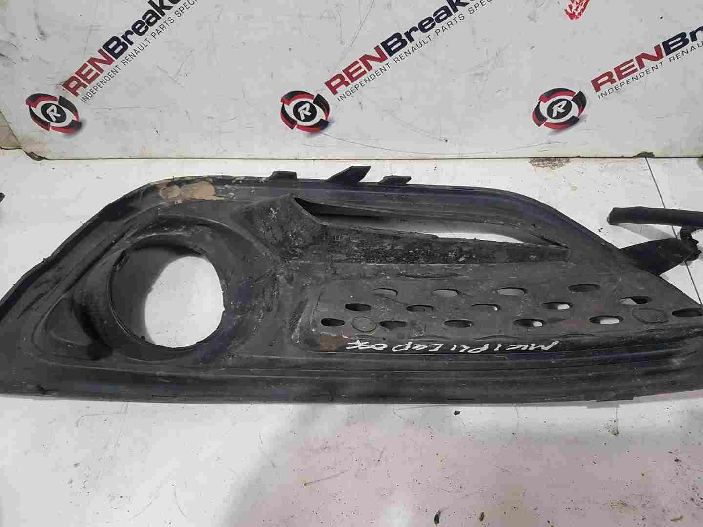 Thumb 2 Renault Captur 2013-2015 OSF Drivers Bumper FOG Light Grill 620740754R