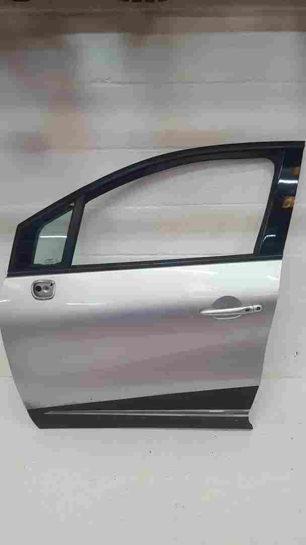 Renault Captur 2013-2015 Passenger NSF Front Door Silver Bixnm