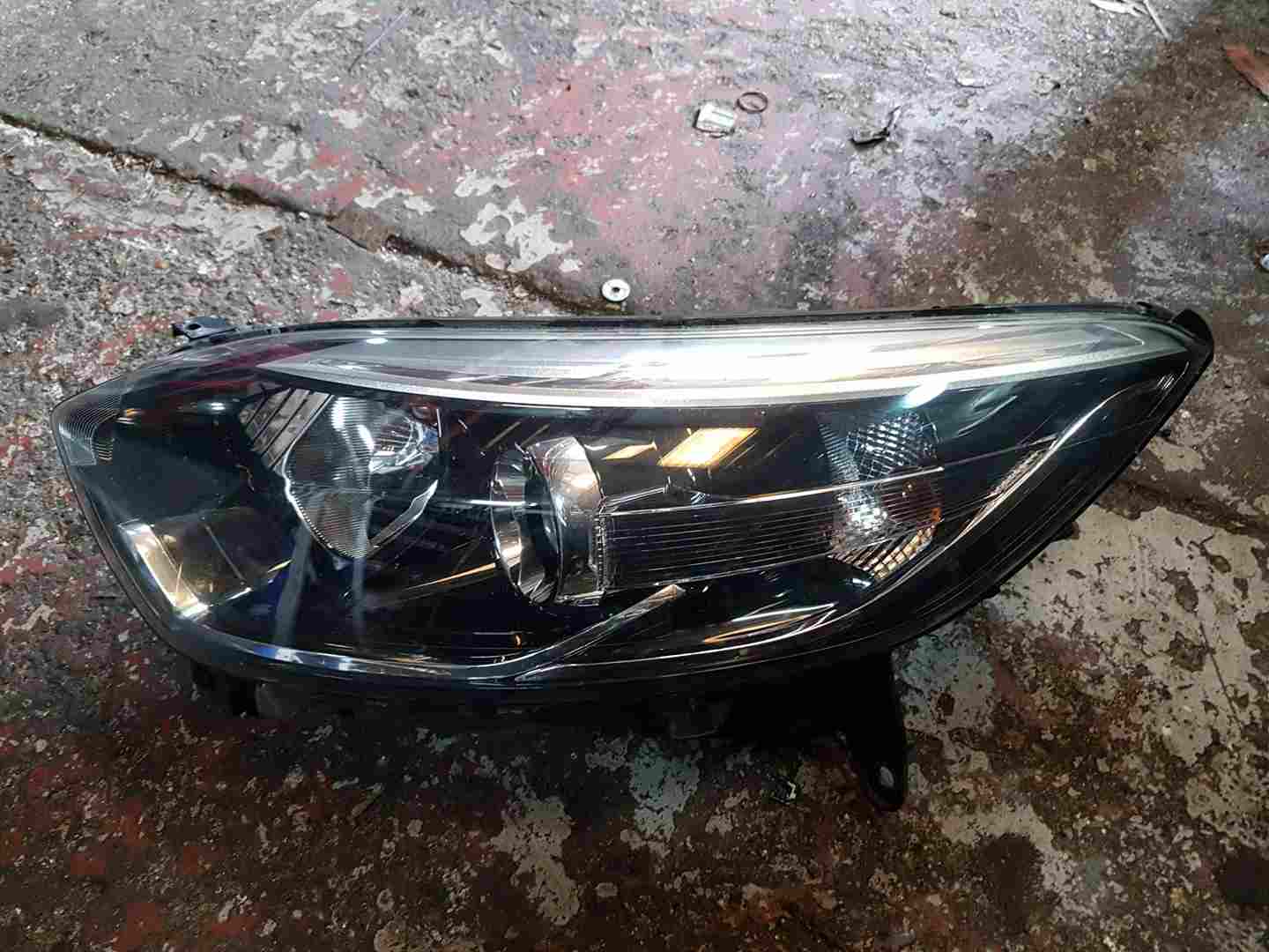 Thumb 2 Renault Captur 2013-2015 Passenger NSF Front Headlight 260601654R