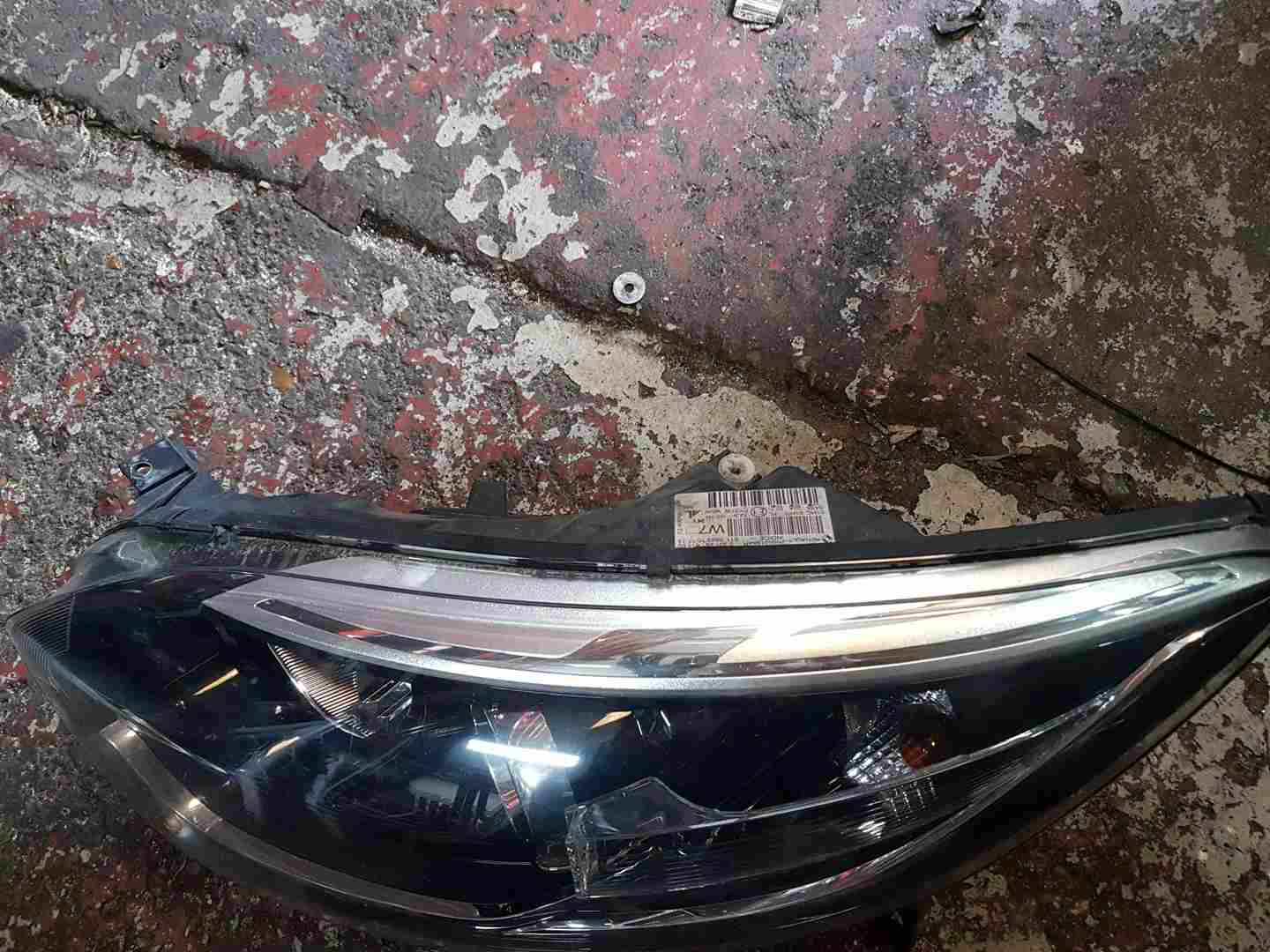 Thumb 3 Renault Captur 2013-2015 Passenger NSF Front Headlight 260601654R