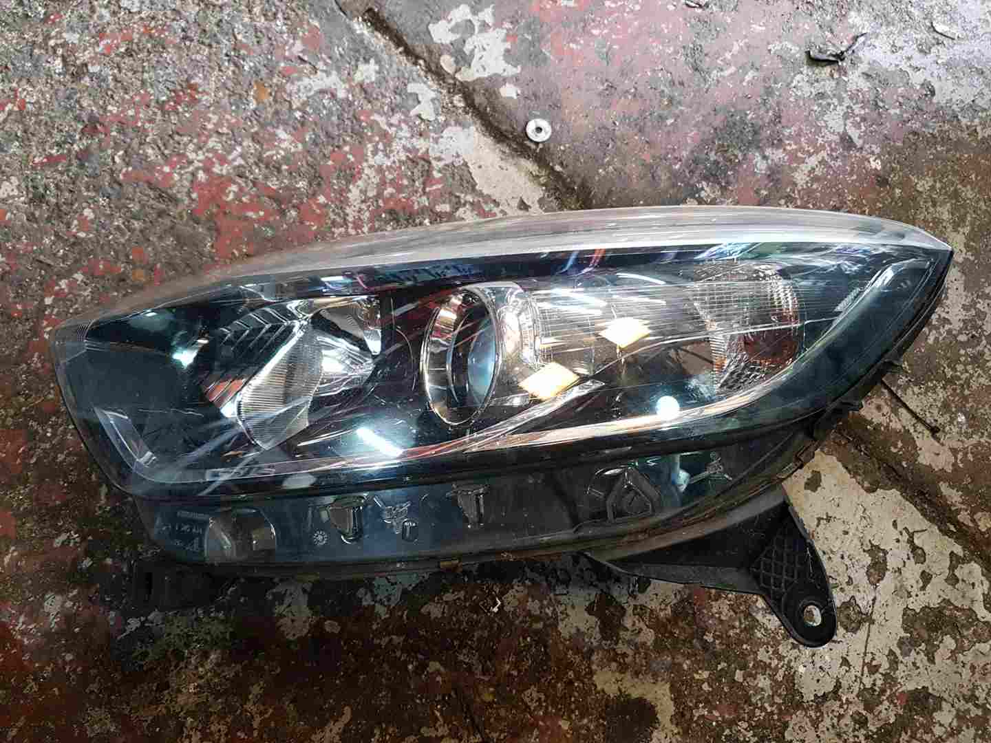 Thumb 7 Renault Captur 2013-2015 Passenger NSF Front Headlight 260601654R
