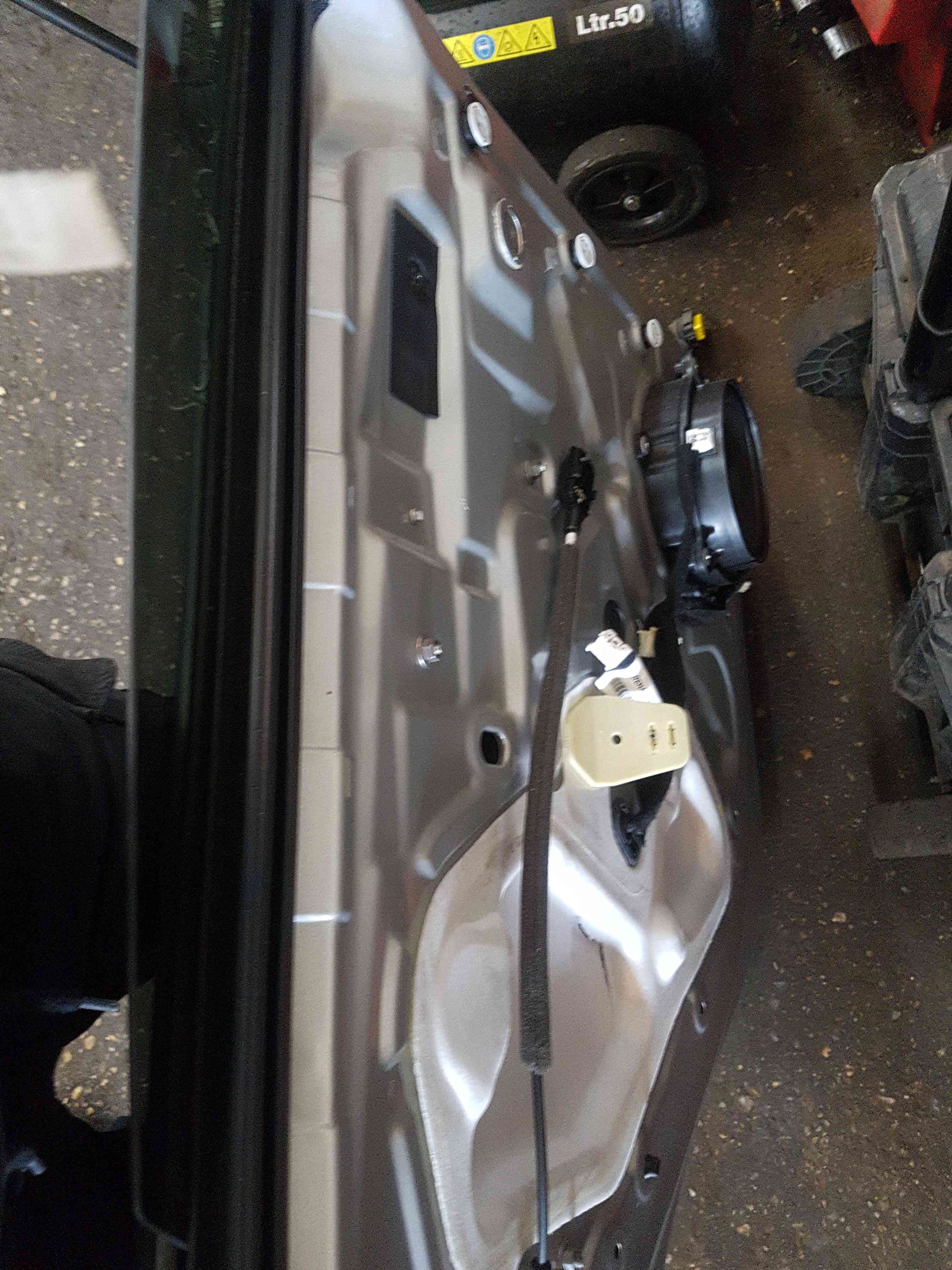Thumb 10 Renault Captur 2013-2015 Passenger NSR Rear Door Silver Bixnm Scratched