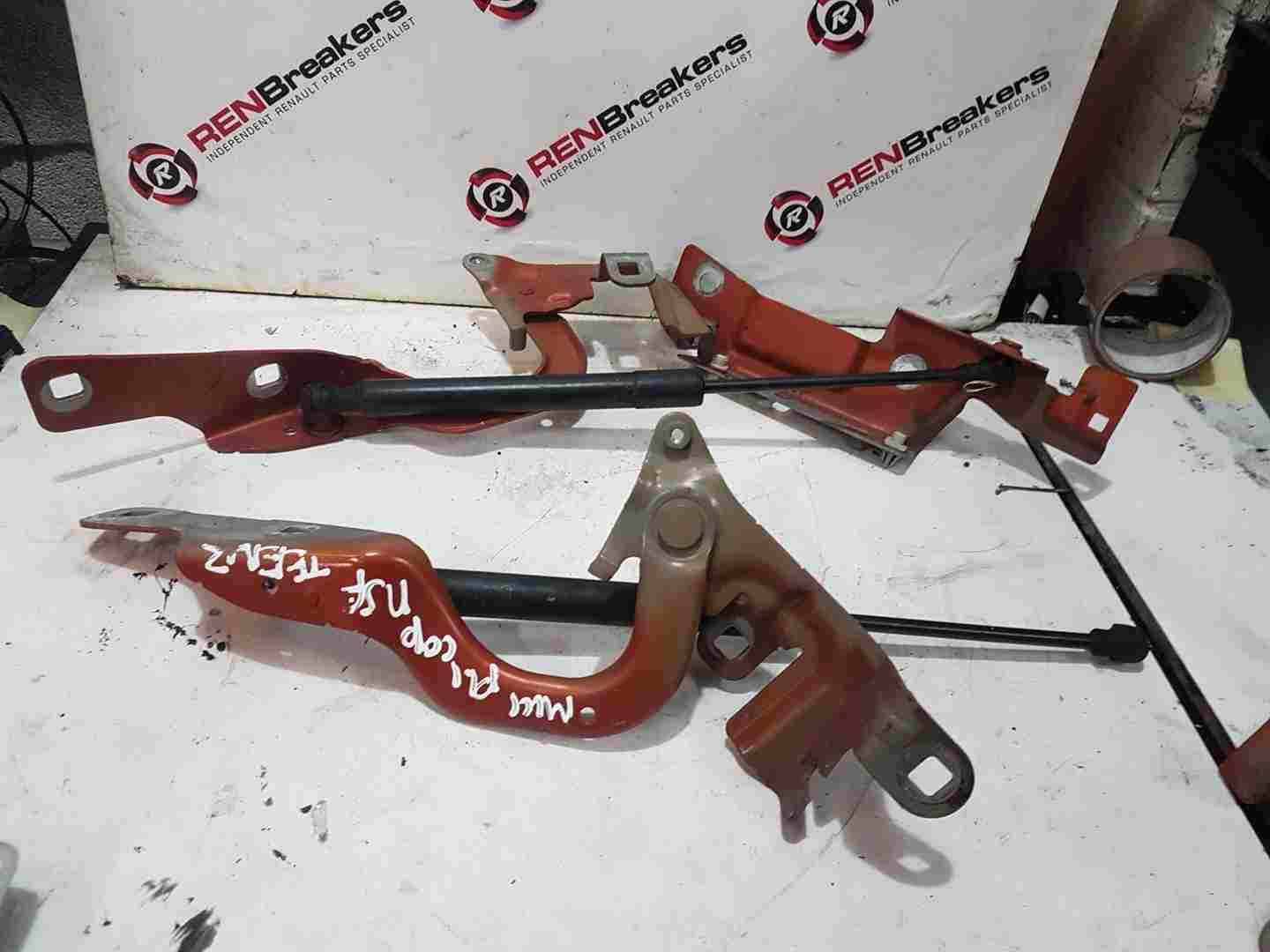 Thumb 2 Renault Captur 2013-2015 Teenz Bonnet GAS Struts Hinge Bracket Pair 631227839R
