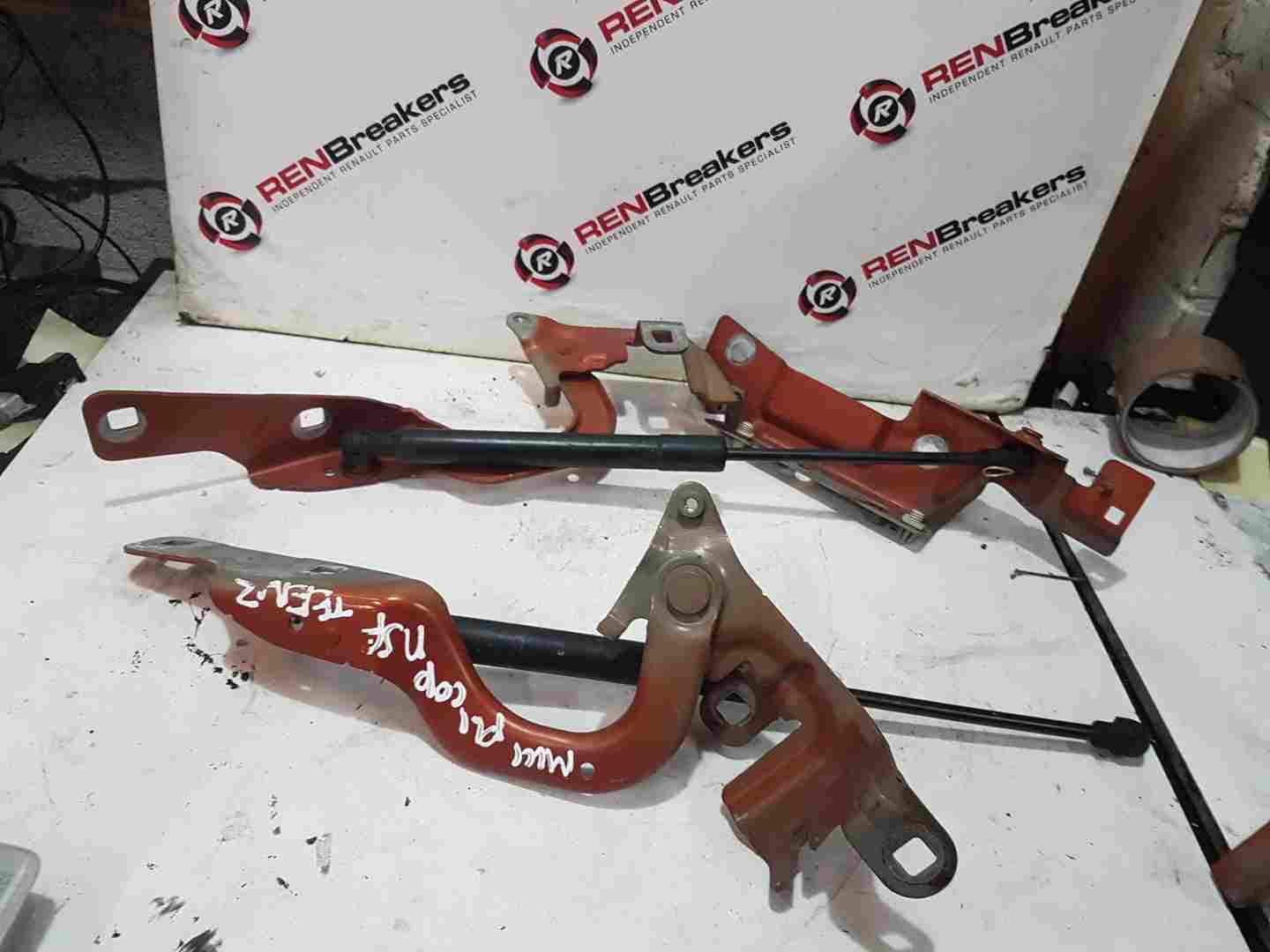 Thumb 5 Renault Captur 2013-2015 Teenz Bonnet GAS Struts Hinge Bracket Pair 631227839R