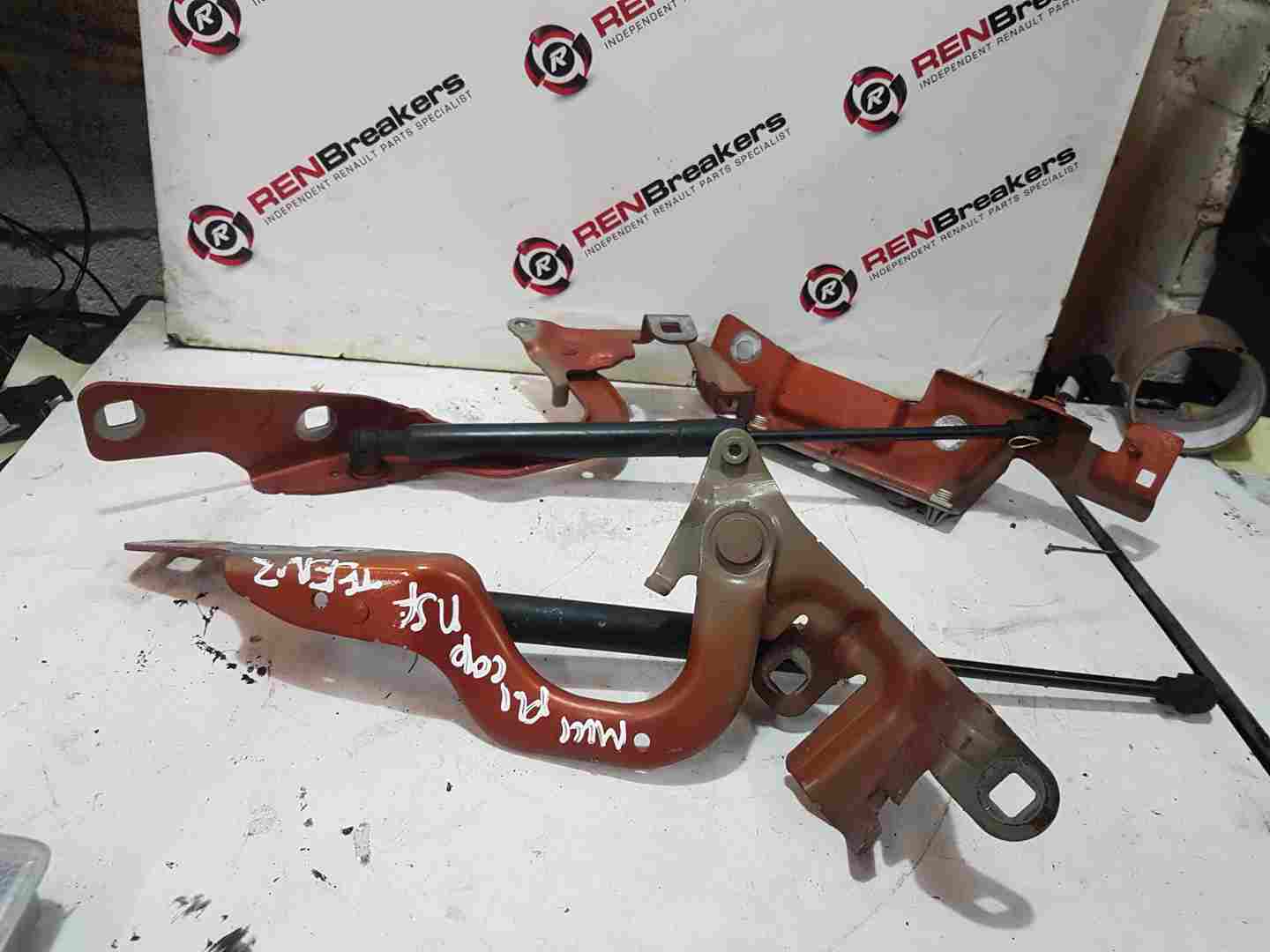 Thumb 6 Renault Captur 2013-2015 Teenz Bonnet GAS Struts Hinge Bracket Pair 631227839R