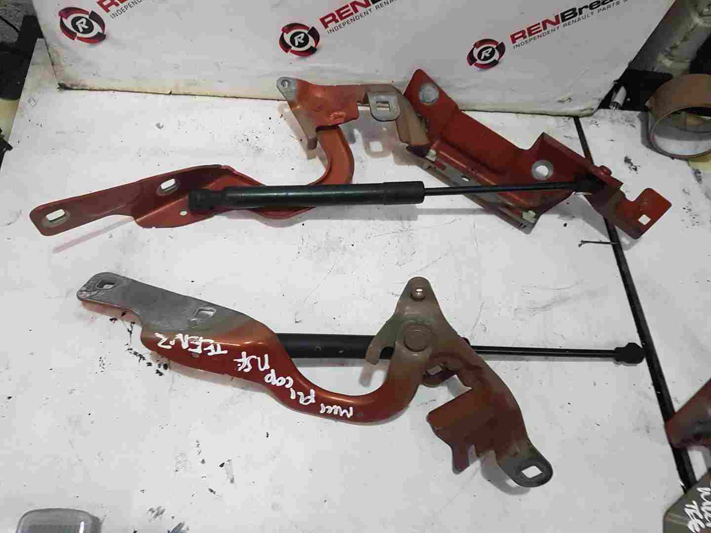Thumb 7 Renault Captur 2013-2015 Teenz Bonnet GAS Struts Hinge Bracket Pair 631227839R