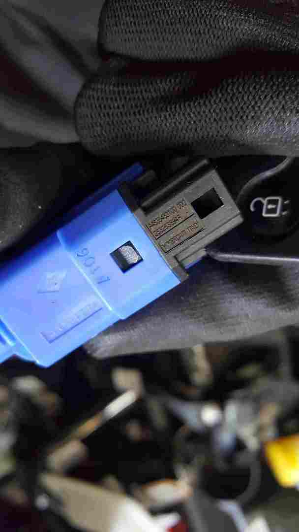 Thumb 2 Renault Captur 2013-2019 Clutch Pedal Sensor 253253894R