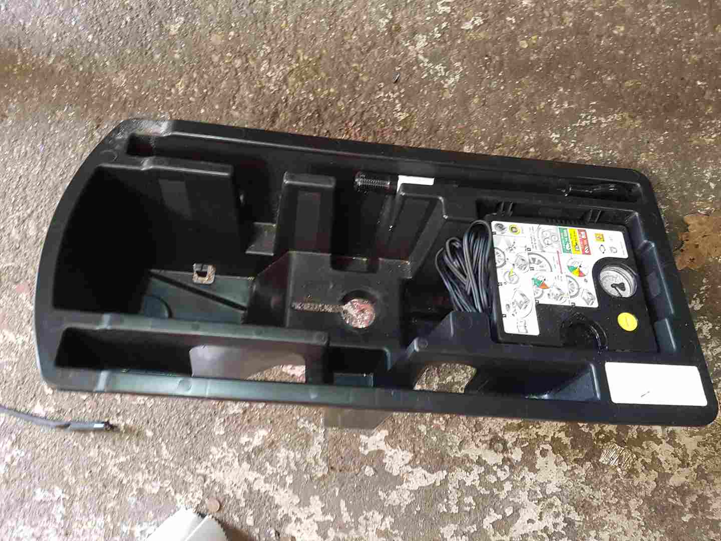 Renault Captur 2013-2019 Foam Inflator FIT No Foam Included + Towing EYE Hook