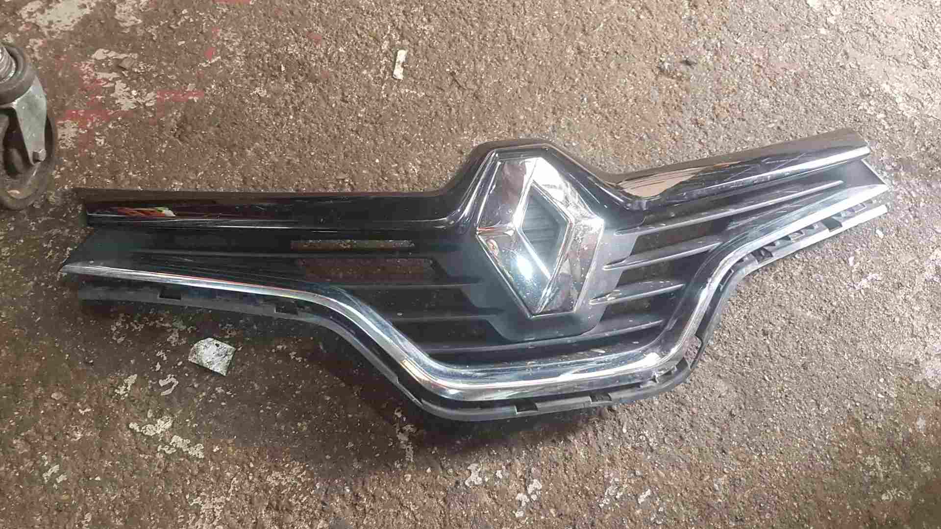 Thumb 7 Renault Captur 2013-2019 Front Bumper Grill Insert TOP Badge 623102335R
