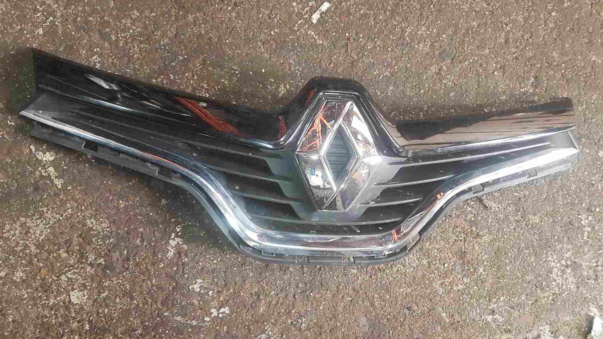 Renault Captur 2013-2019 Front Bumper Grill Insert TOP Badge 623102335R