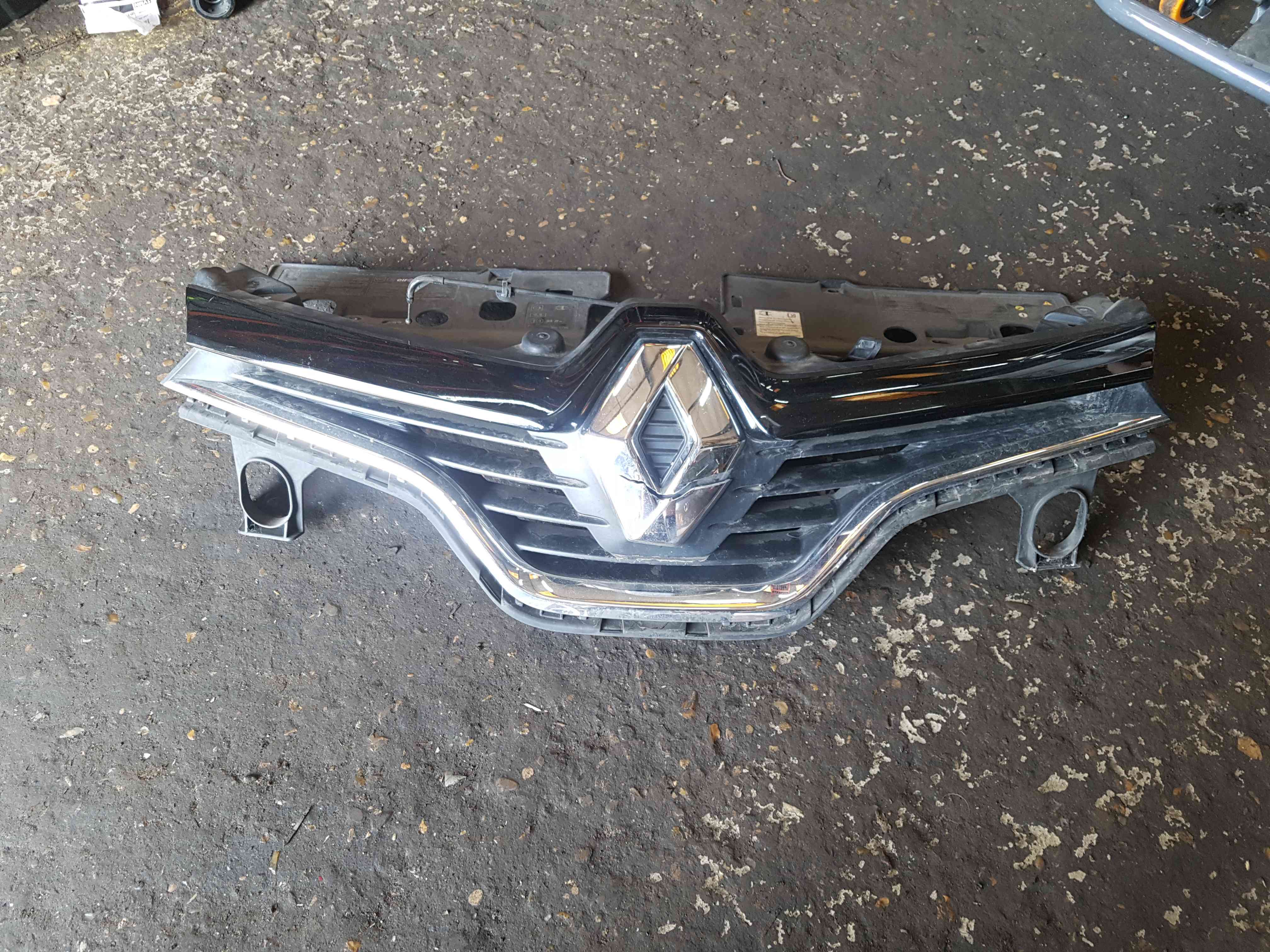 Thumb 2 Renault Captur 2013-2019 Front Bumper Grill Insert TOP Bonnet Pull 8200721895
