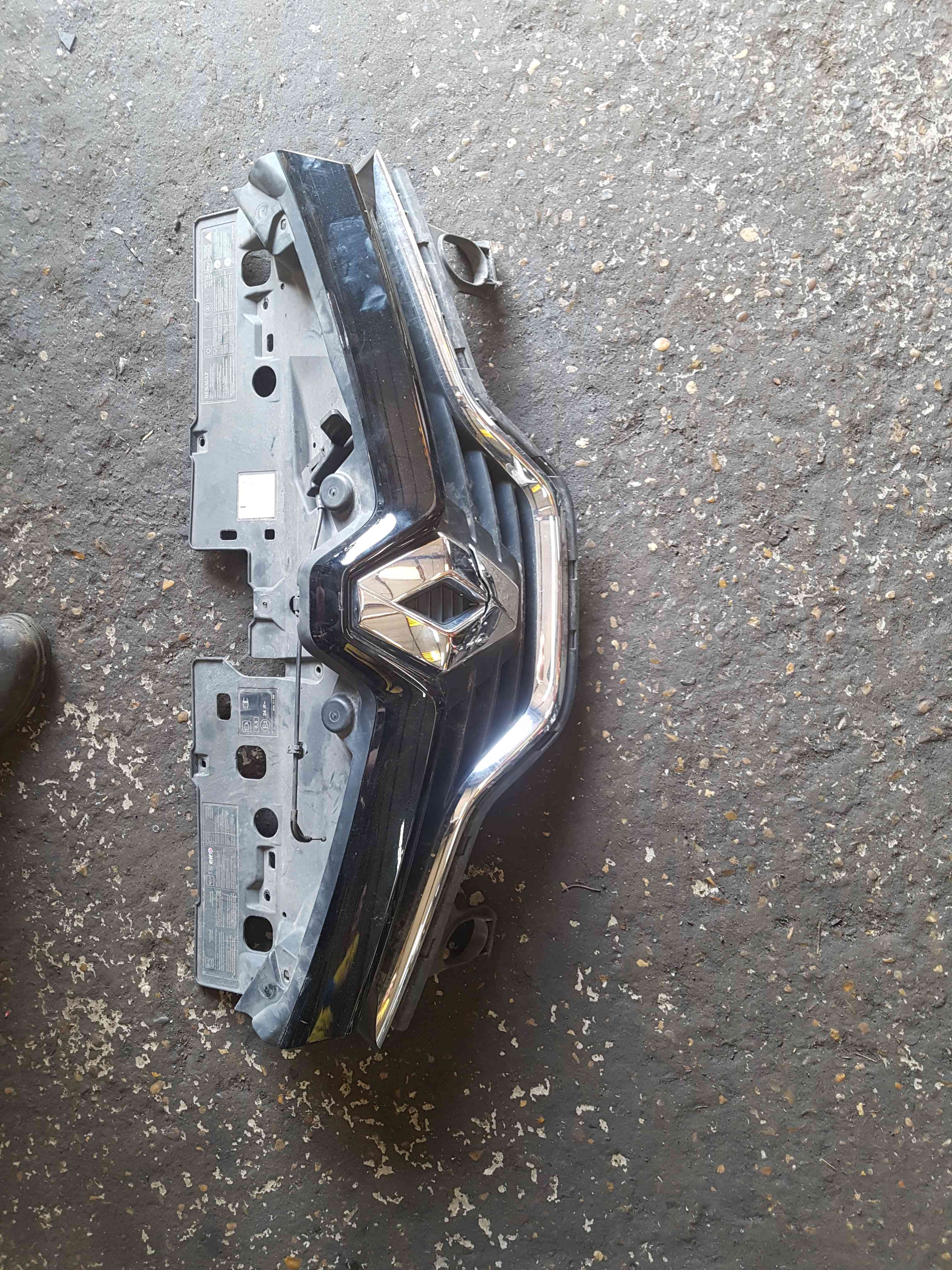 Thumb 12 Renault Captur 2013-2019 Front Bumper Grill Insert TOP Bonnet Pull 8200721895