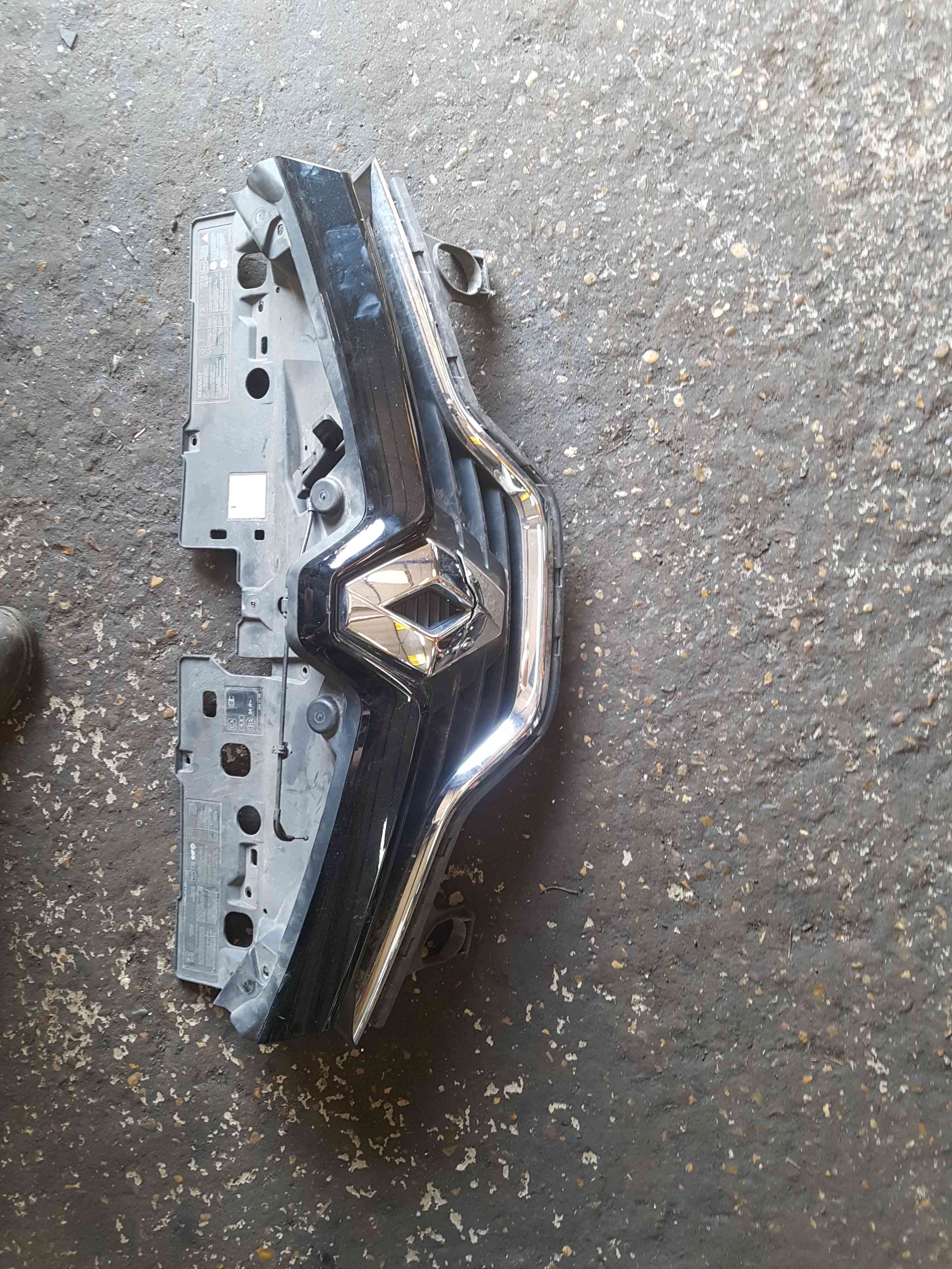 Thumb 13 Renault Captur 2013-2019 Front Bumper Grill Insert TOP Bonnet Pull 8200721895