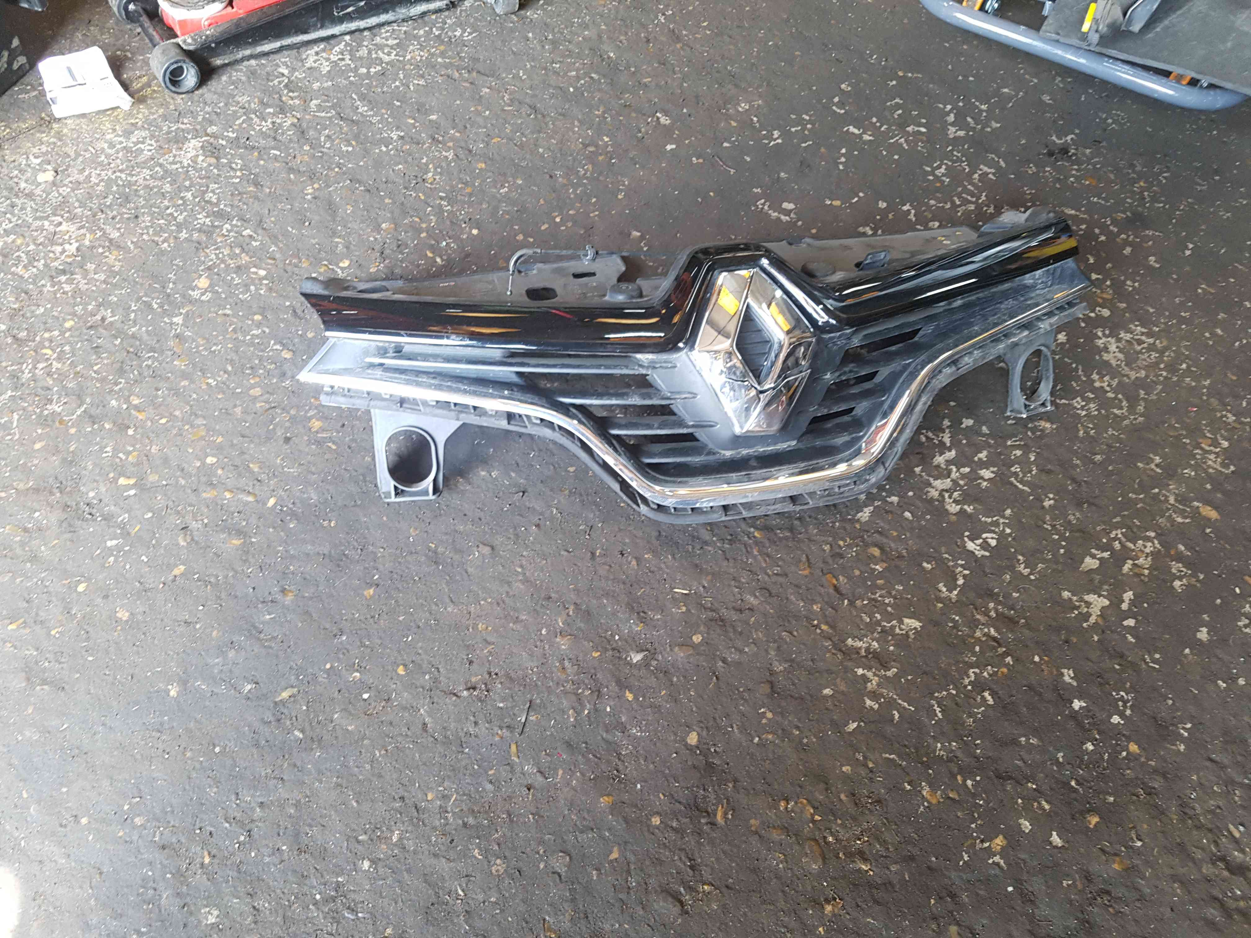 Thumb 7 Renault Captur 2013-2019 Front Bumper Grill Insert TOP Bonnet Pull 8200721895