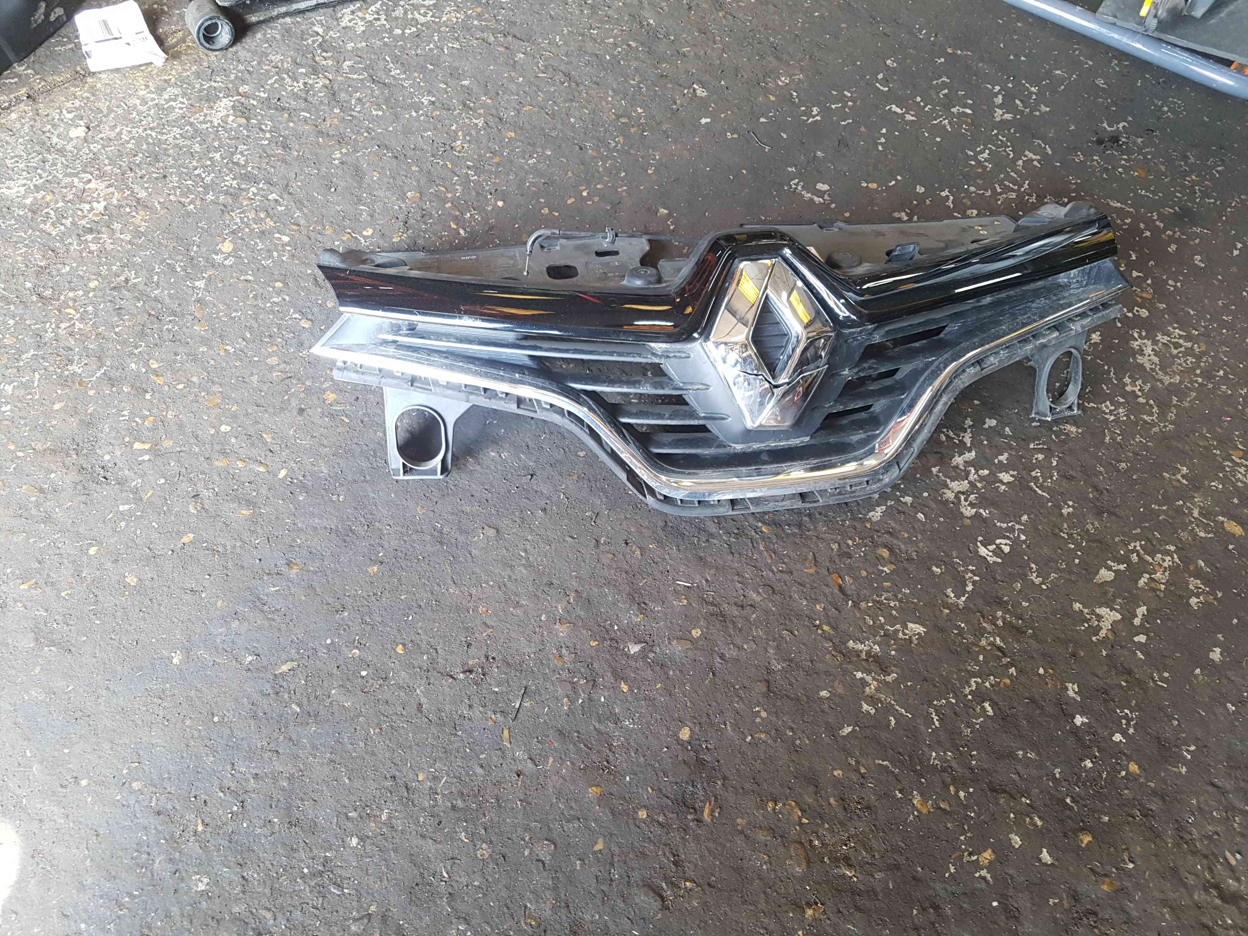 Thumb 8 Renault Captur 2013-2019 Front Bumper Grill Insert TOP Bonnet Pull 8200721895
