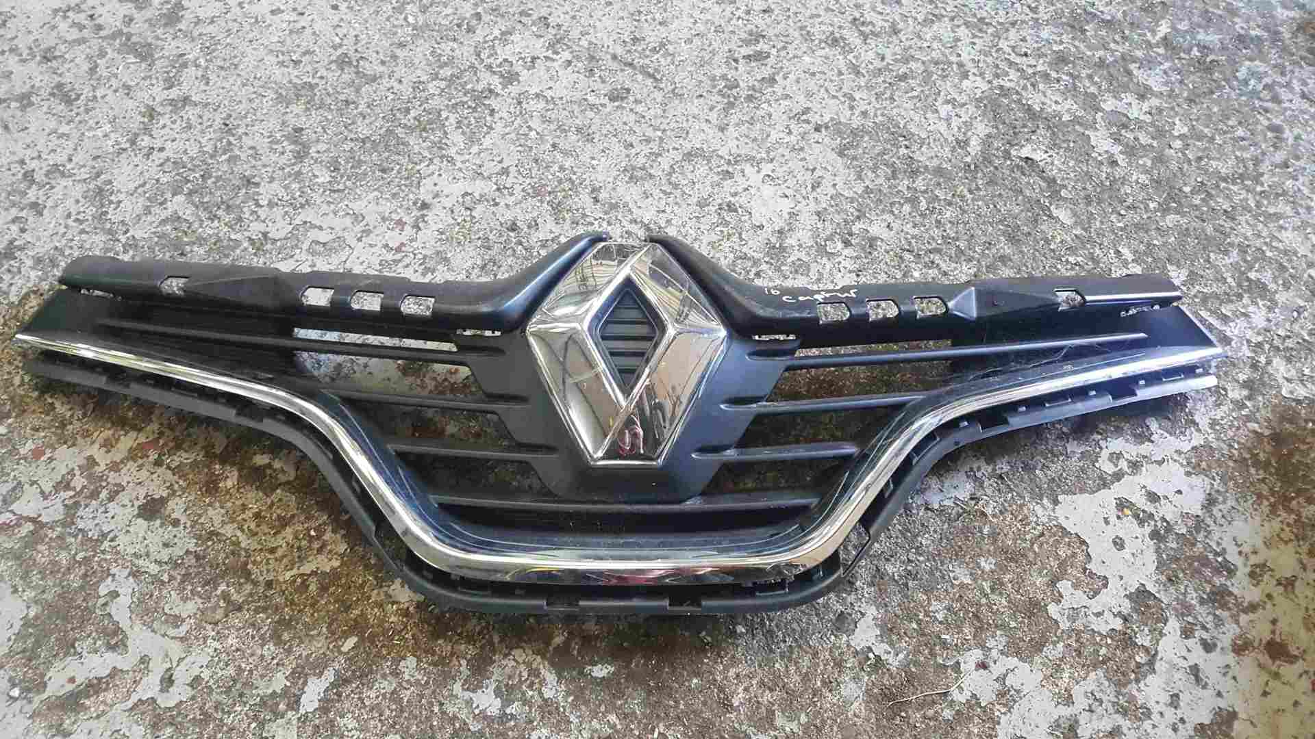 Renault Captur 2013-2019 Front Bumper Grill Insert Top Badge 623102335R
