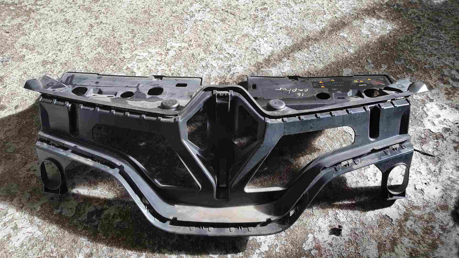 Thumb 3 Renault Captur 2013-2019 Front Bumper Top Grill Plastic 978182656R