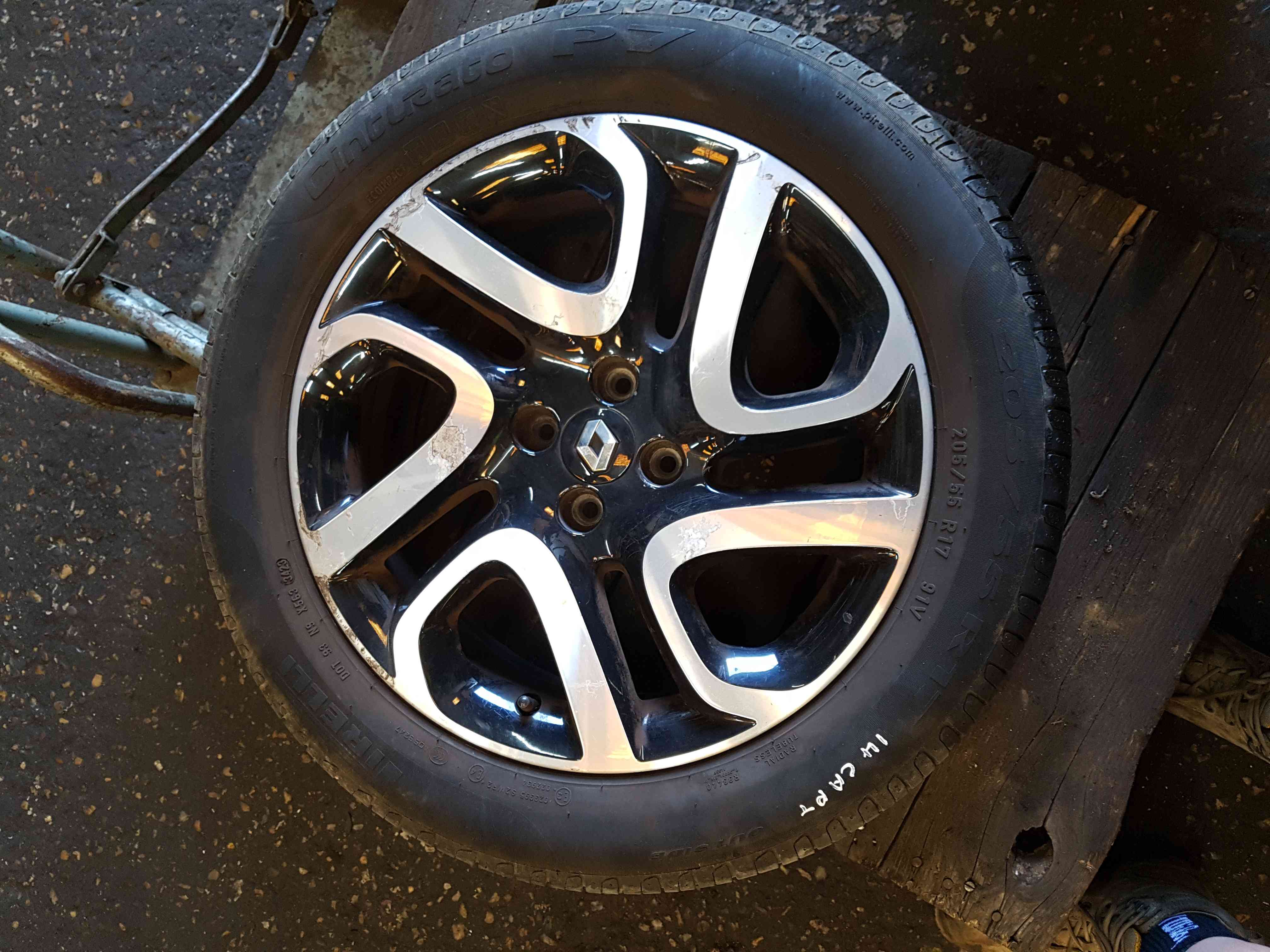 Thumb 10 Renault Captur 2013-2019 Ivory Alloy Wheel Tyre 205 55 17 6mm 403005727R 3/5