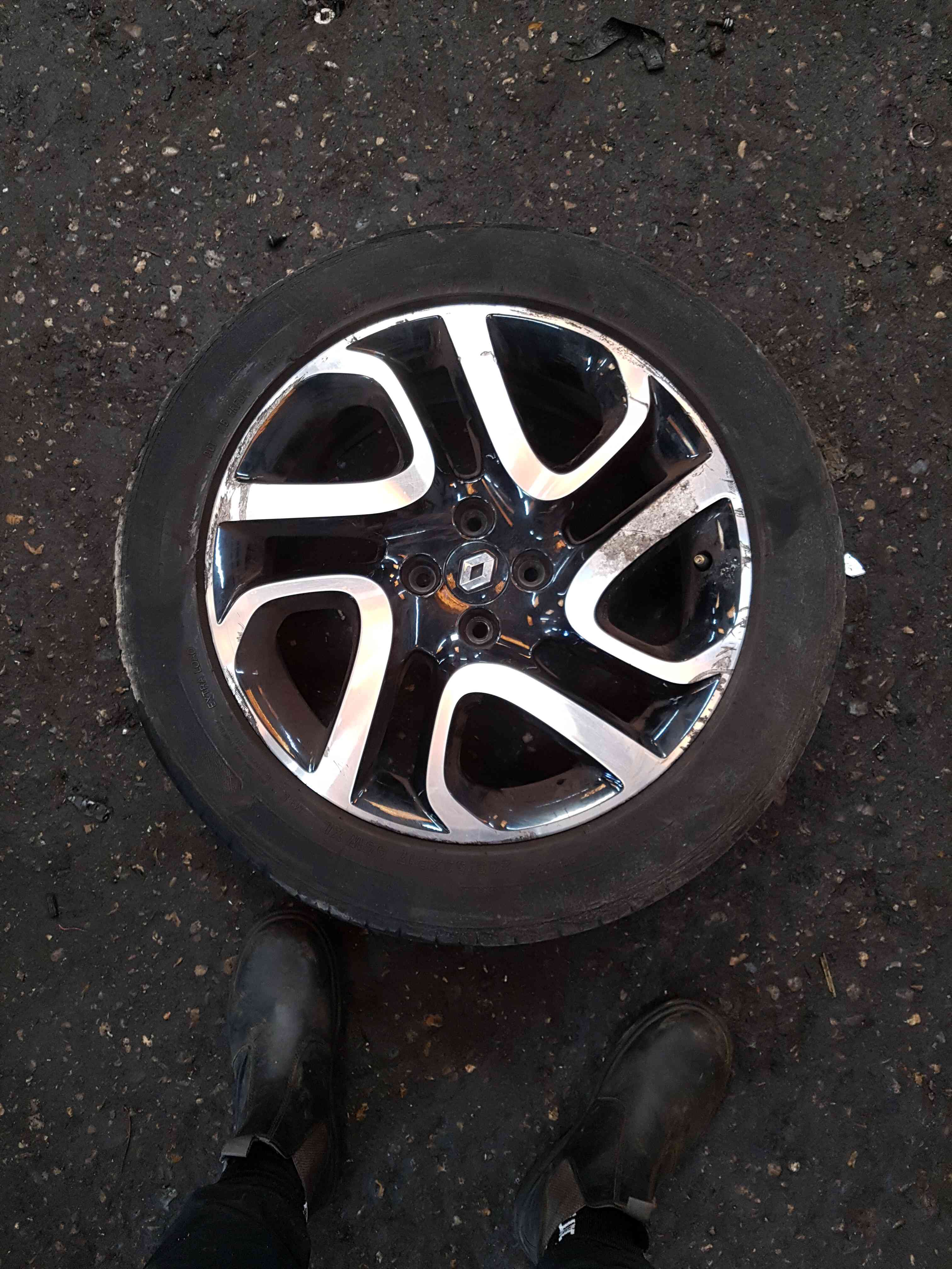 Thumb 13 Renault Captur 2013-2019 Ivory Alloy Wheel 17Inch 403005727R 3/5