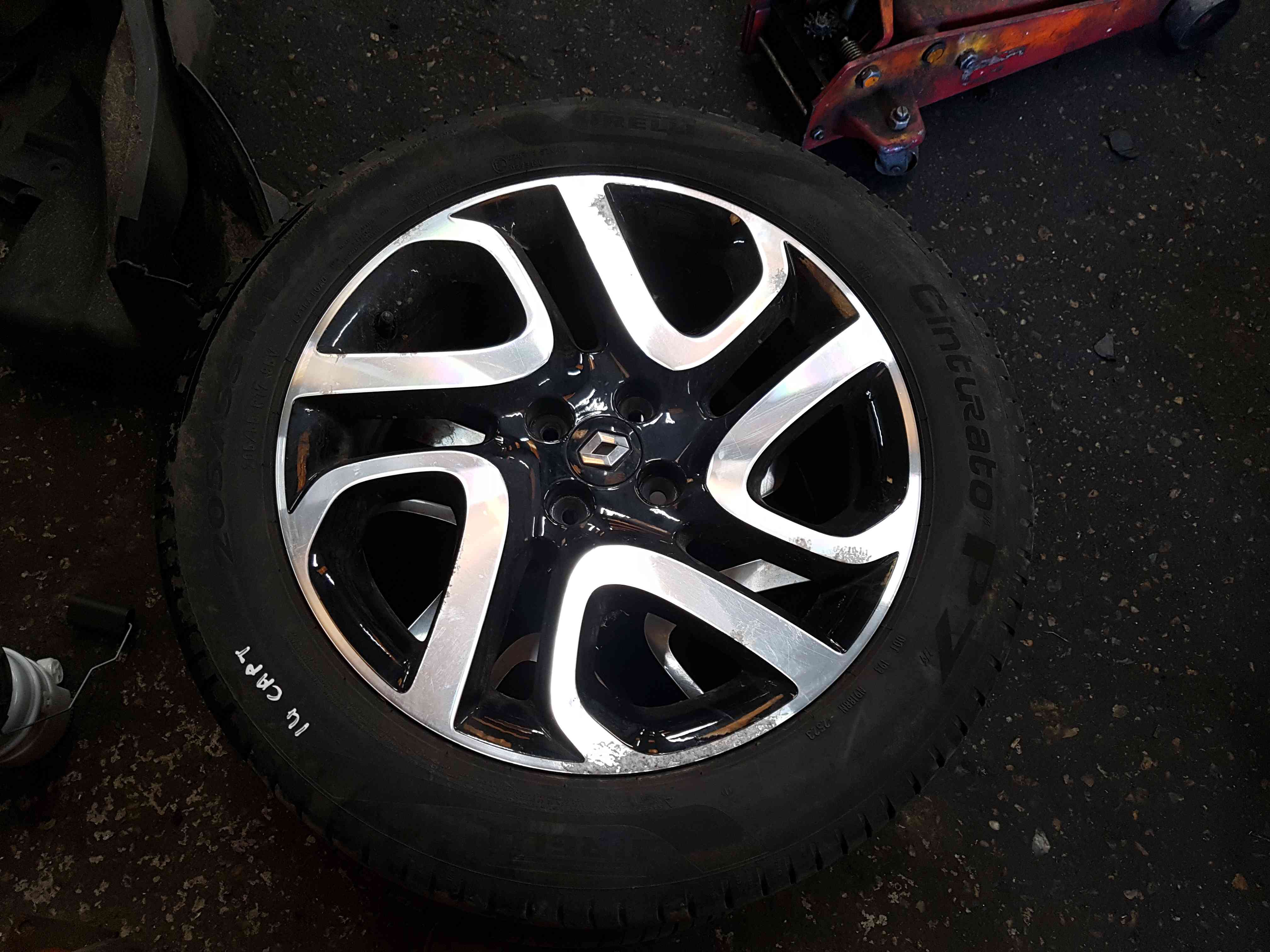 Renault Captur 2013-2019 Ivory Alloy Wheel Tyre 205 55 17 6mm 403005727R 3/5