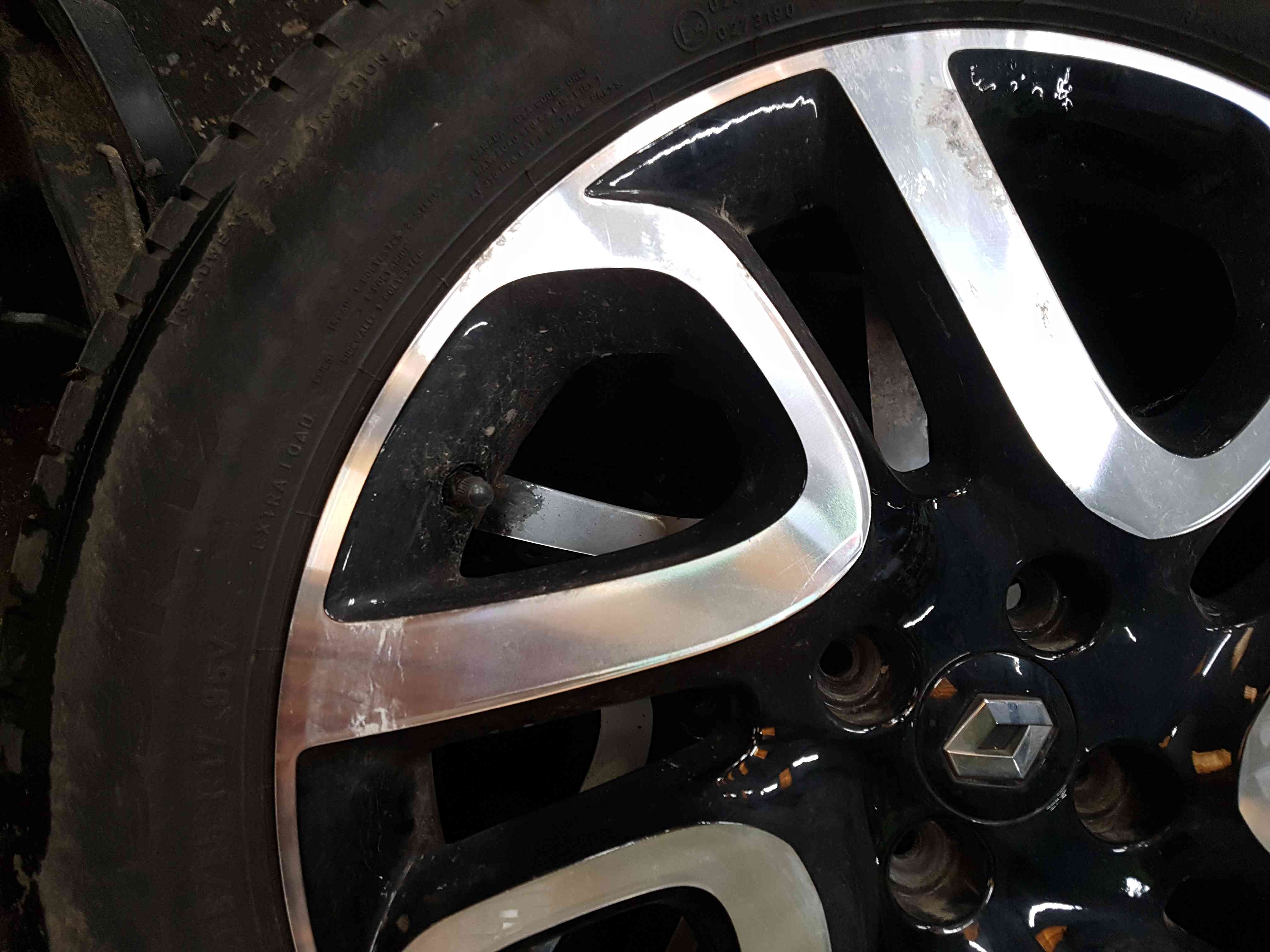 Thumb 4 Renault Captur 2013-2019 Ivory Alloy Wheel Tyre 205 55 17 6mm 403005727R 3/5