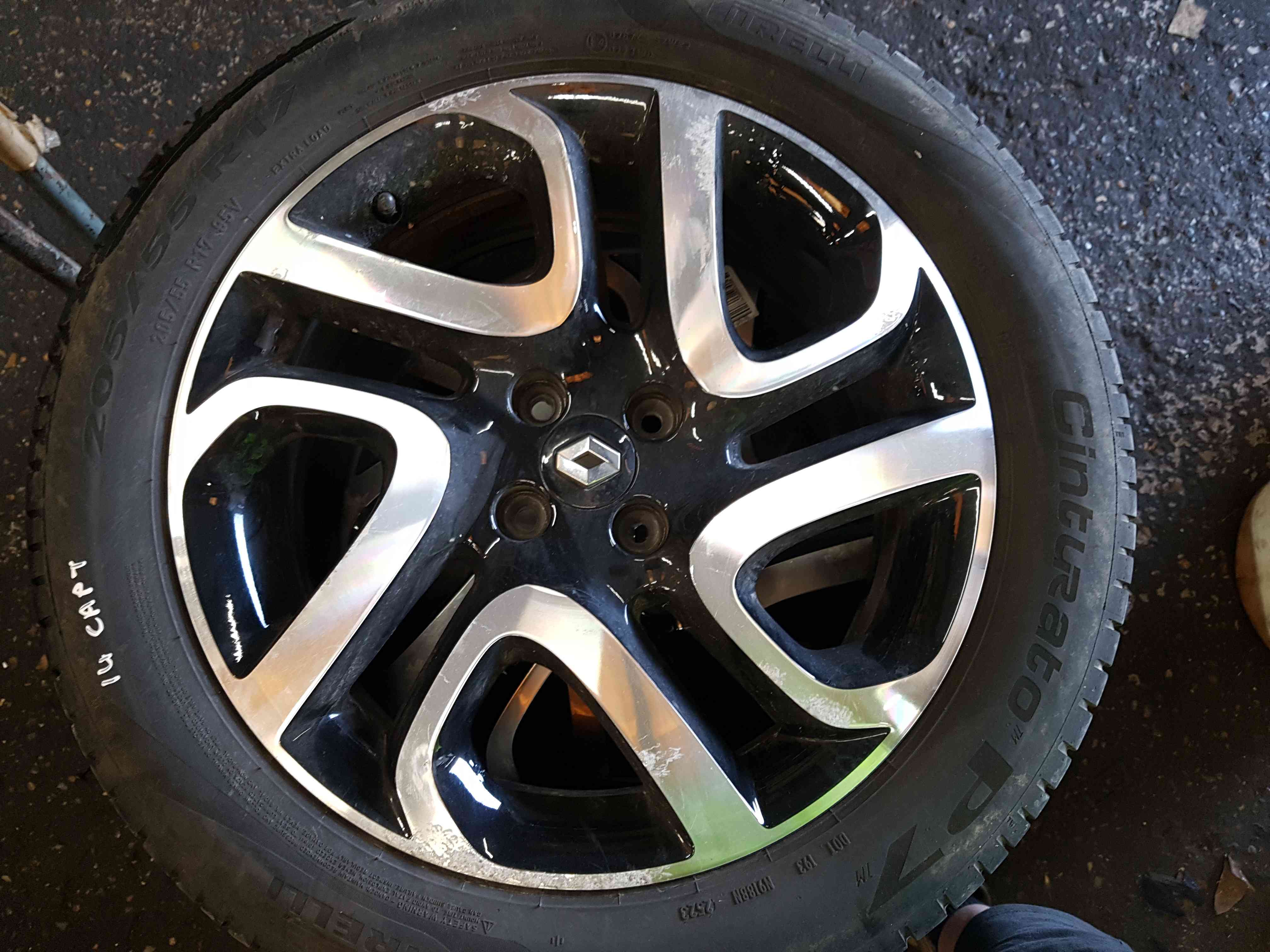 Thumb 6 Renault Captur 2013-2019 Ivory Alloy Wheel Tyre 205 55 17 6mm 403005727R 3/5