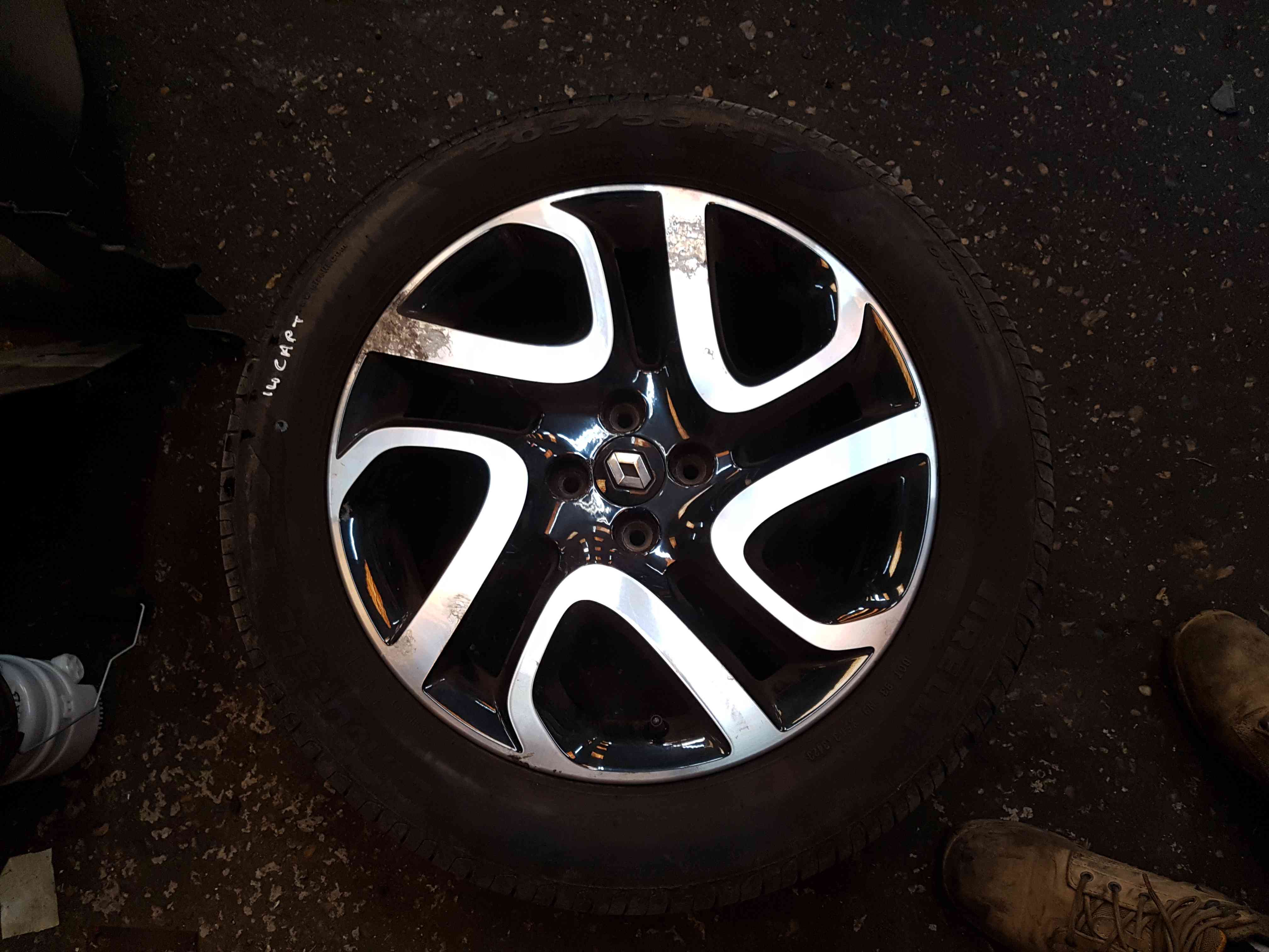 Renault Captur 2013-2019 Ivory Alloy Wheel Tyre 205 55 17 6mm 403005727R 3/5