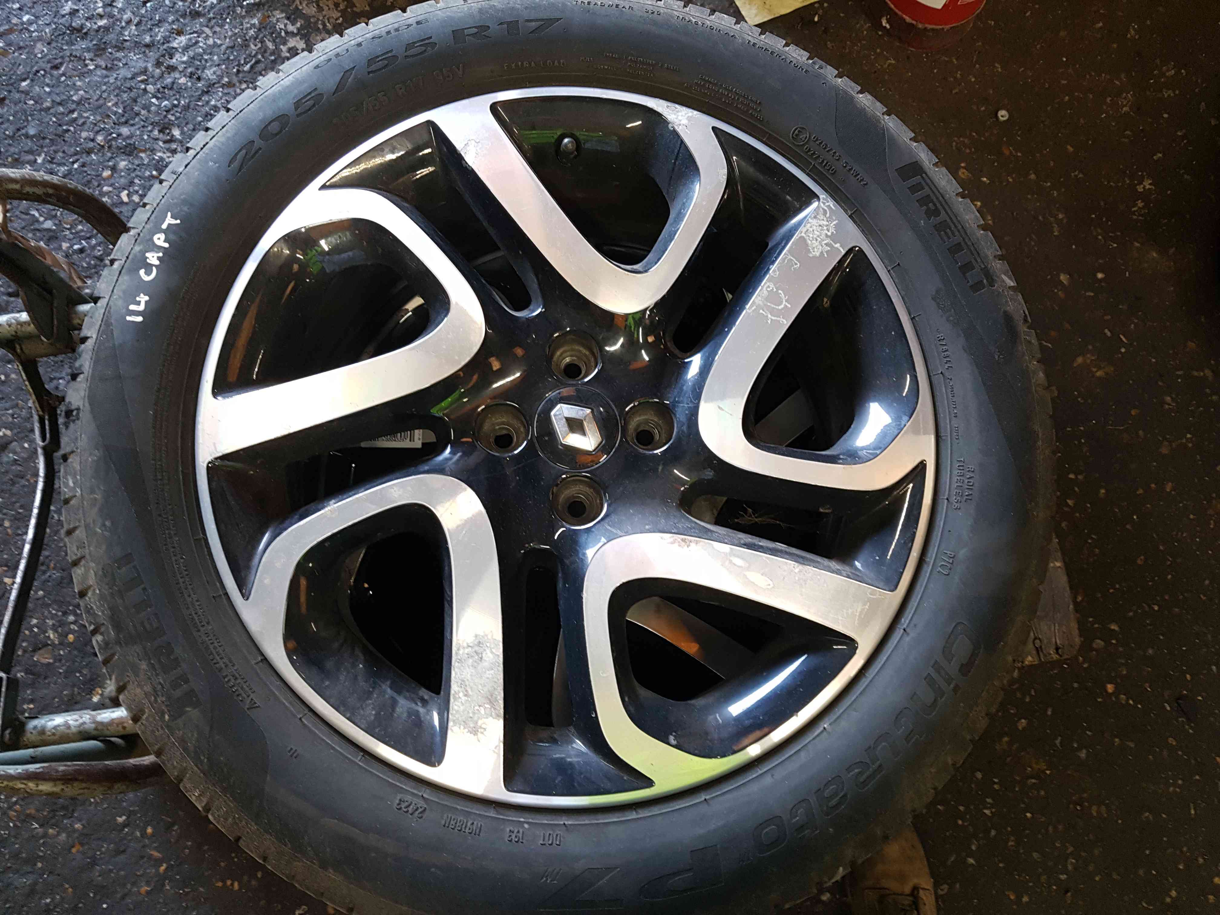 Renault Captur 2013-2019 Ivory Alloy Wheel Tyre 205 55 17 6mm 403005727R 3/5
