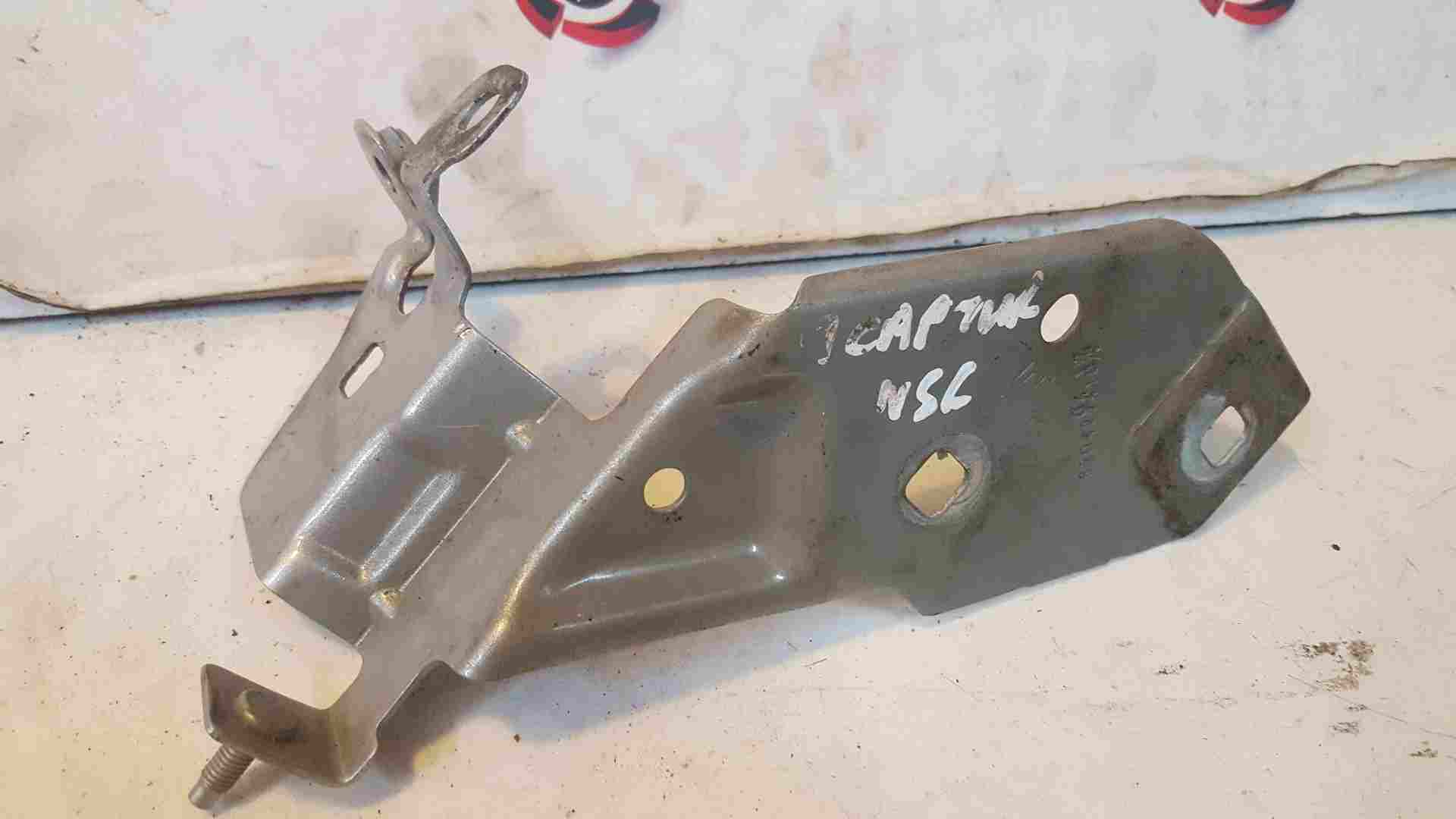 Thumb 2 Renault Captur 2013-2019 Passenger NSF Front Bracket Support Wing 620427410A