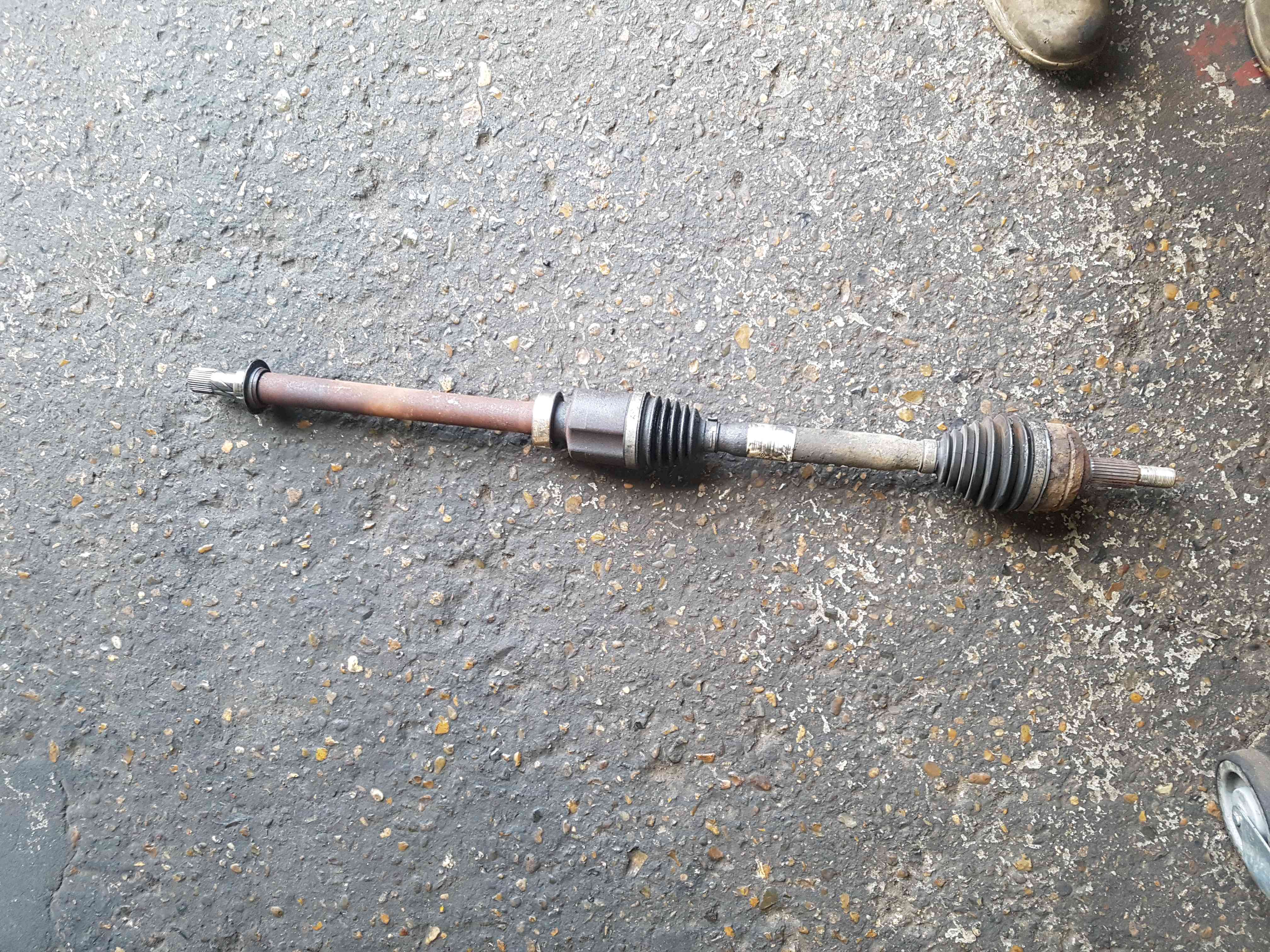 Renault Captur 2019-2021 AUTO 1.2 TCE Driver OSF Front Driveshaft 391006849R