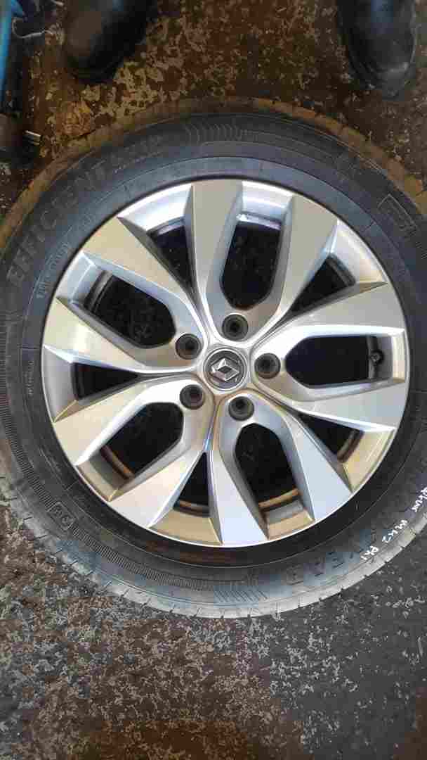 Renault Captur 2019-2021 Alloy Wheel + Tyre 215 60 17 6mm