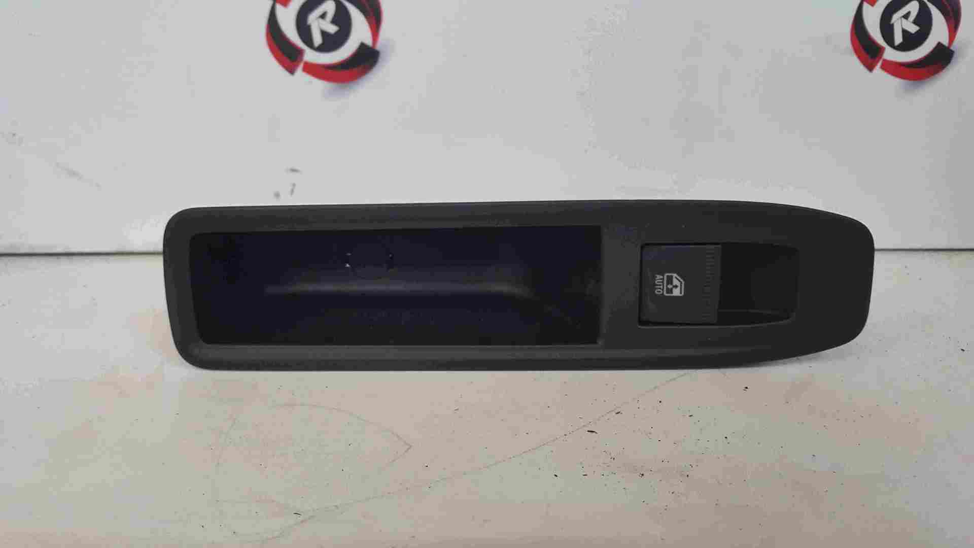 Thumb 2 Renault Captur 2019-2021 Drivers OSR Rear Window Switch Panel