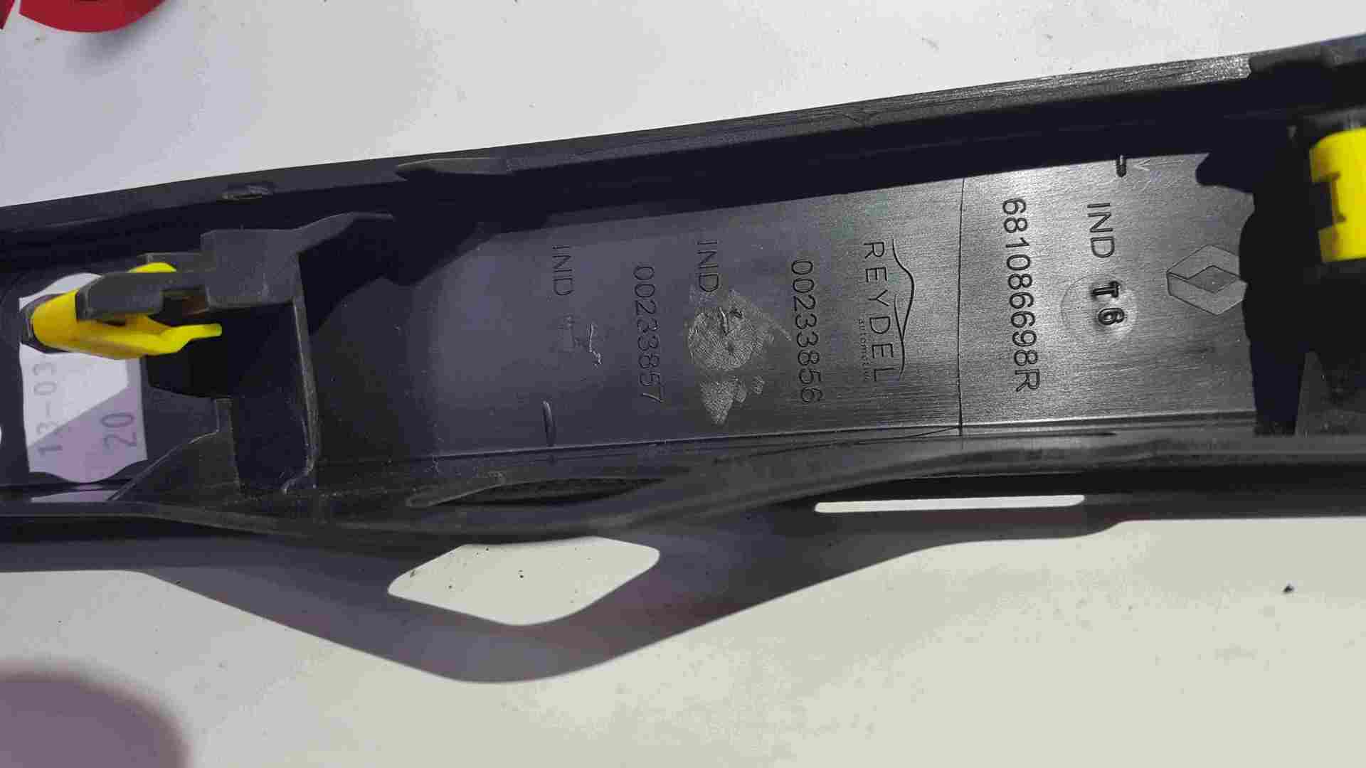 Thumb 2 Renault Captur 2019-2021 Trim Plastic 681086698R