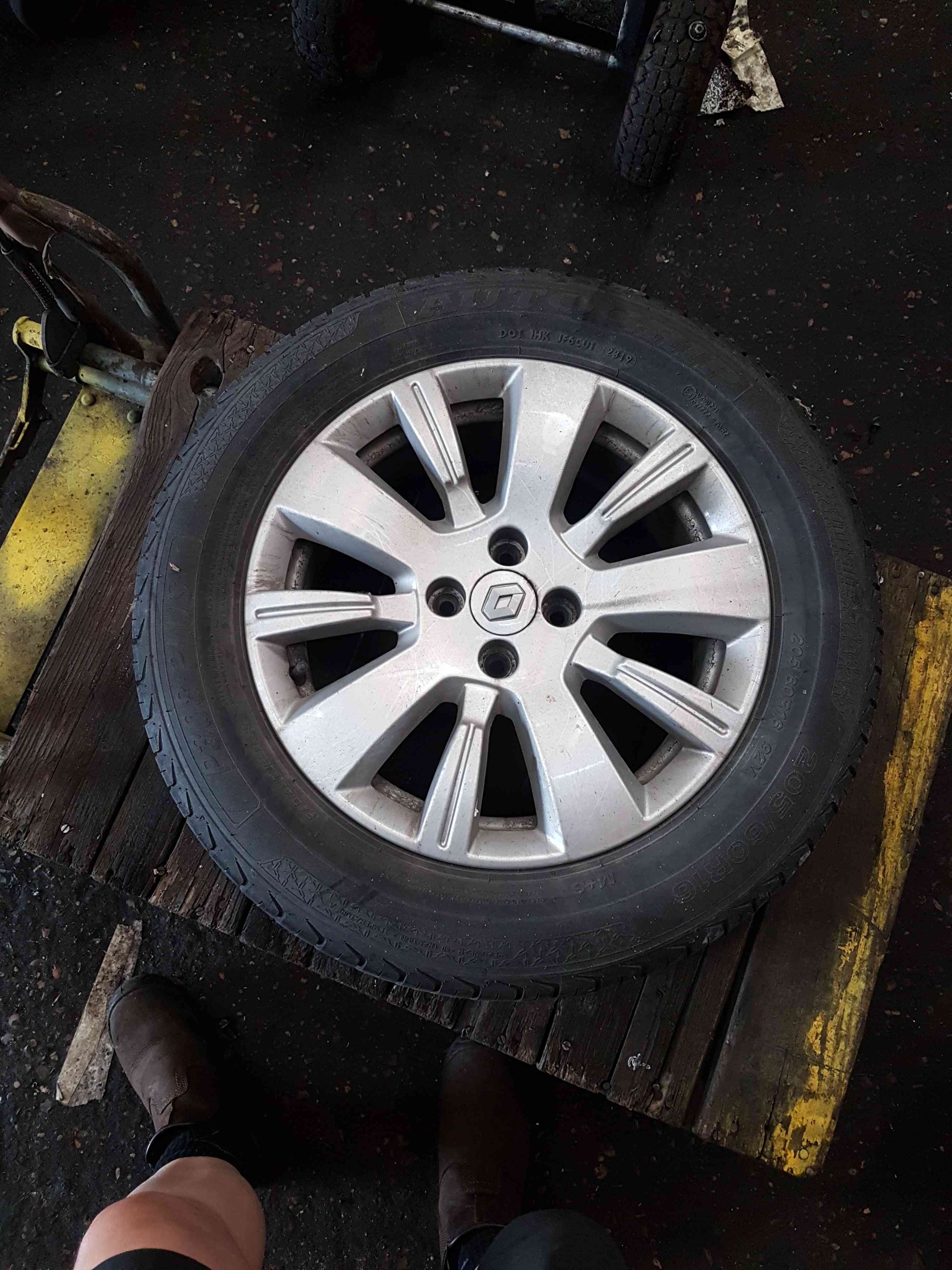 Thumb 2 Renault Captur MK1 2013-2019 Alloy Wheel + Tyre 205 60 16 6Mm 4/5 403000554R