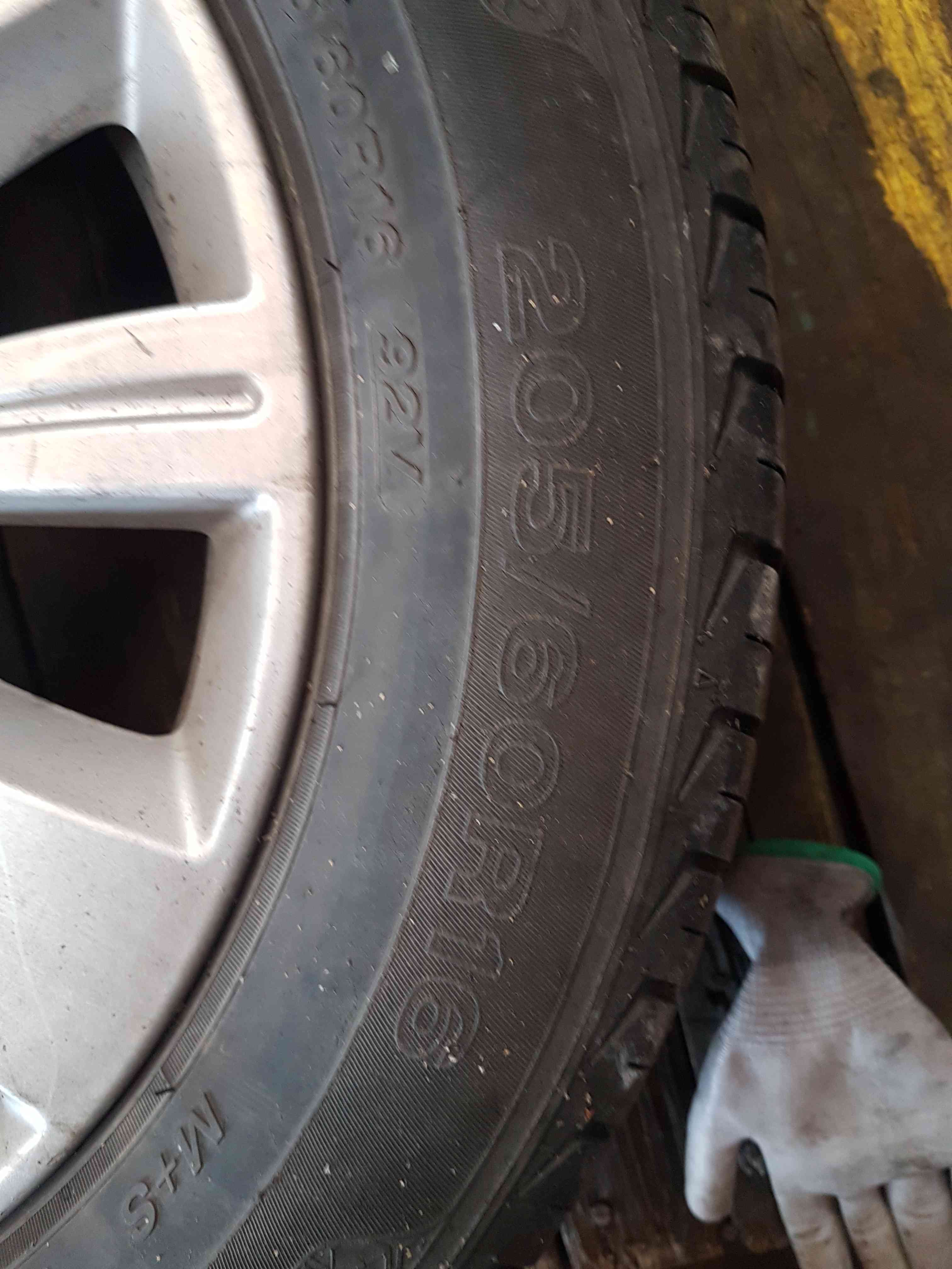 Thumb 5 Renault Captur MK1 2013-2019 Alloy Wheel + Tyre 205 60 16 6Mm 4/5 403000554R