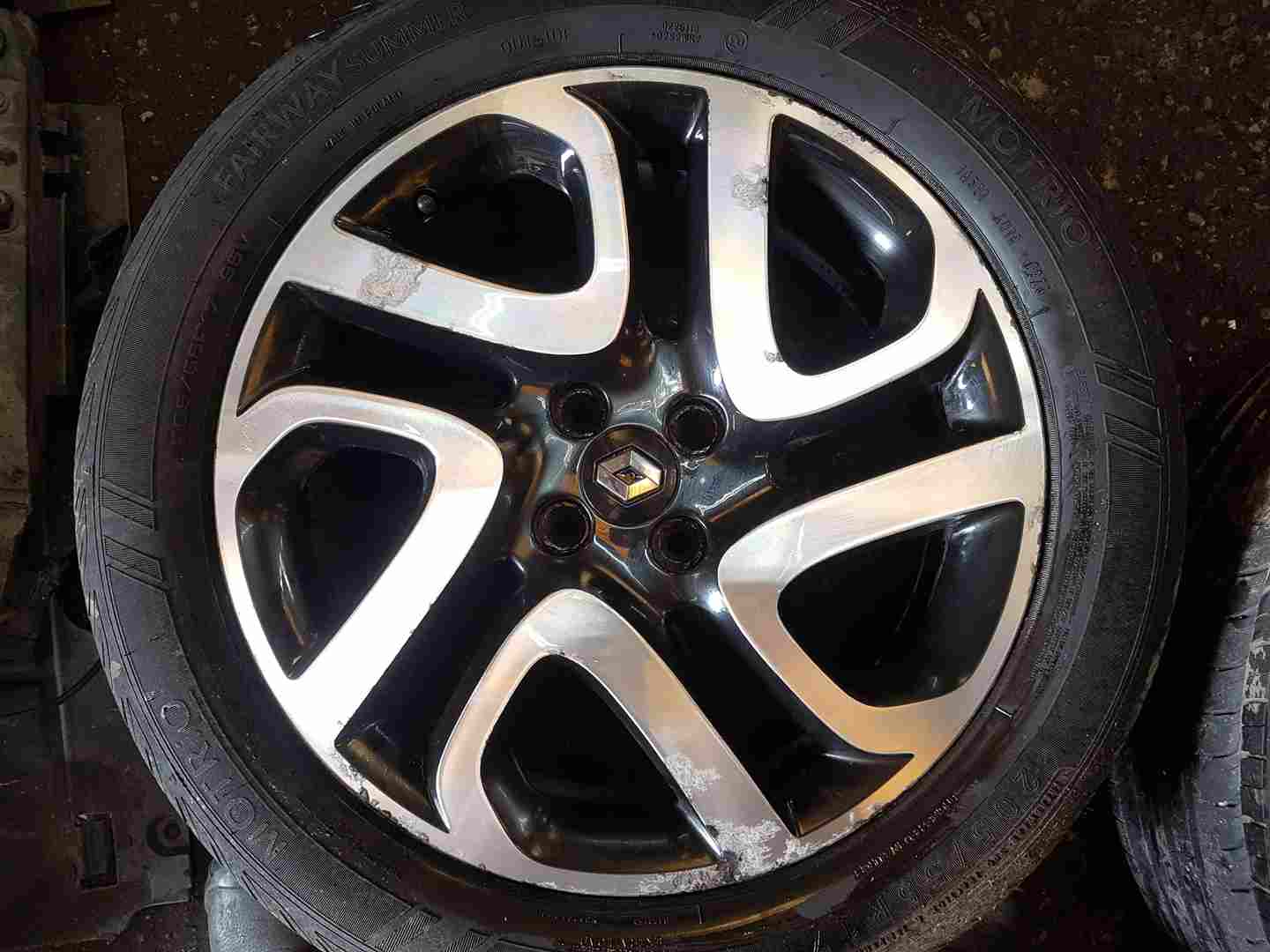 Thumb 8 Renault Captur MK1 2013-2019 Black Alloy Wheel 17inch 403005727R 4/5