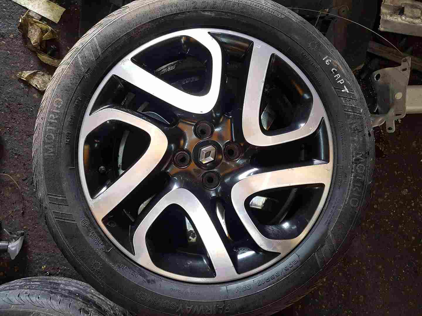 Thumb 2 Renault Captur MK1 2013-2019 Black Alloy Wheel 205 55 17 403005727R 4/5