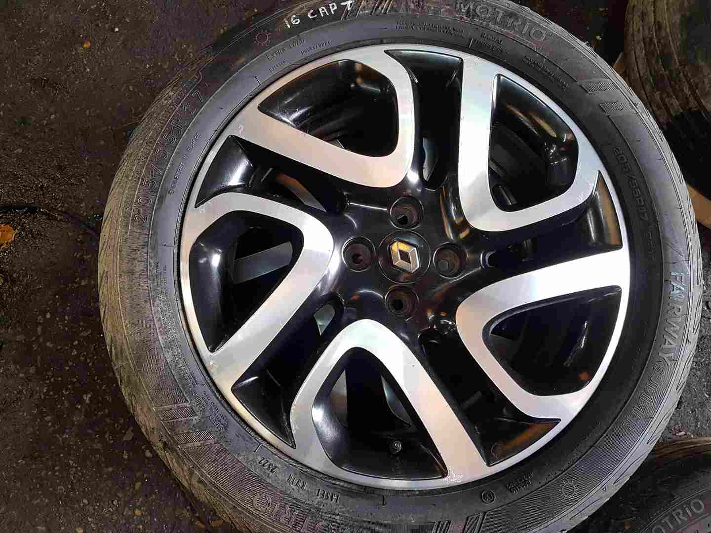 Thumb 6 Renault Captur MK1 2013-2019 Black Alloy Wheel 205 55 17 403005727R 4/5