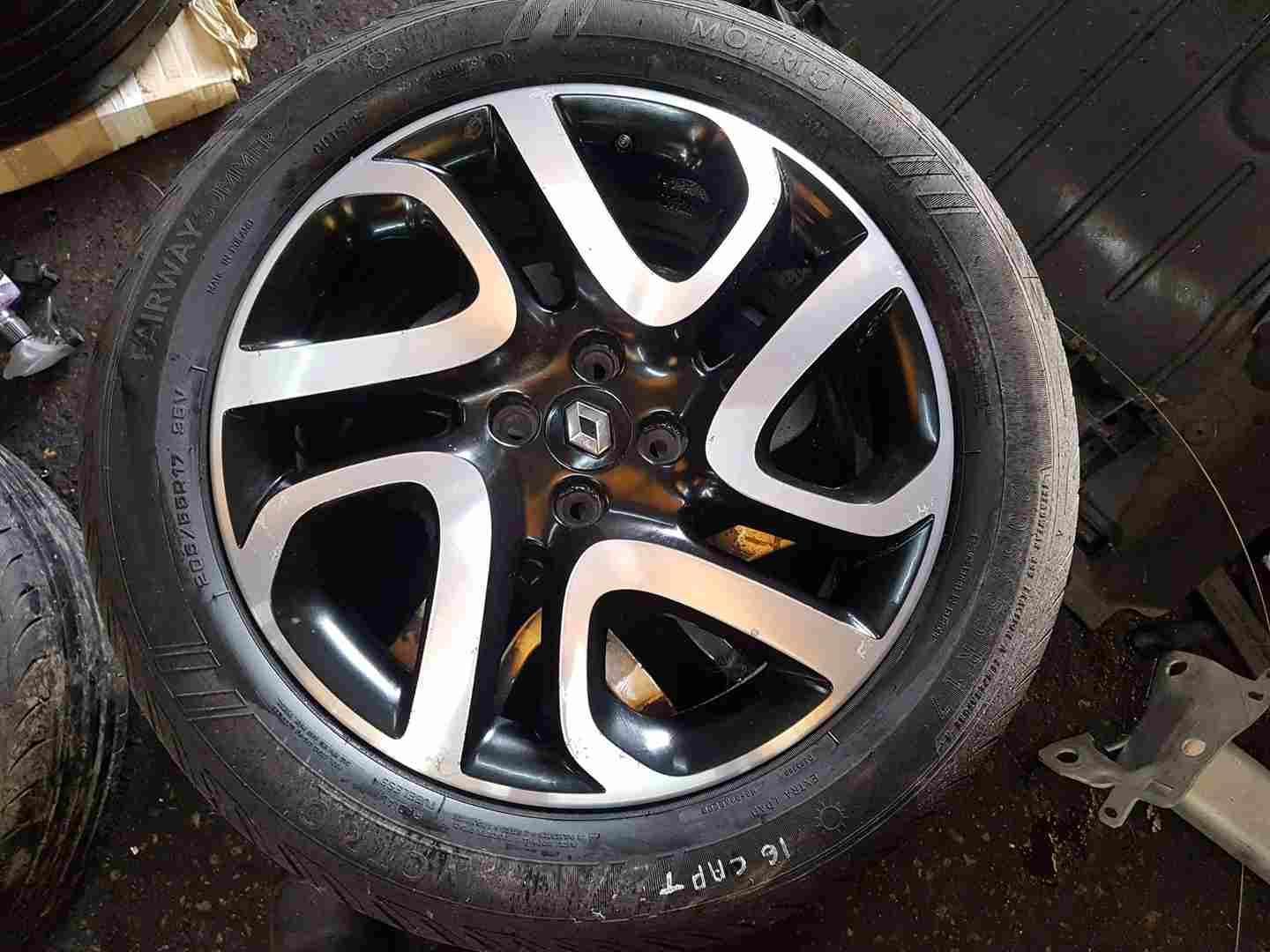 Renault Captur MK1 2013-2019 Black Alloy Wheel 205 55 17 403005727R 4/5