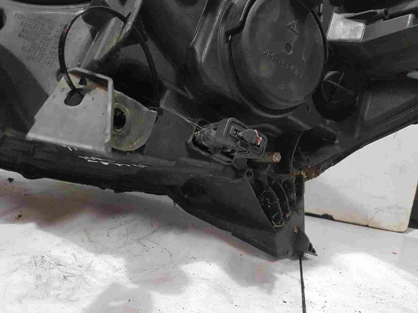 Thumb 5 Renault Captur MK1 2013-2019 Drivers OSF Front Headlight BROKEN BRACKETS