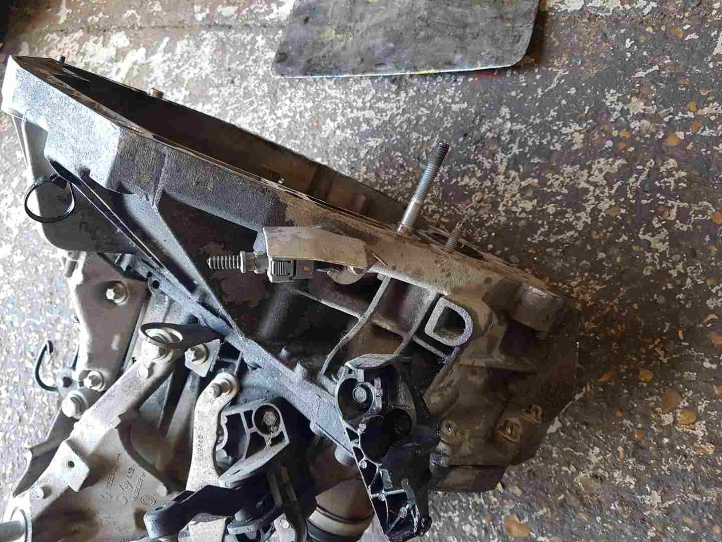 Thumb 2 Renault Clio + Captur 2013-2015 1.5 DCI Gearbox JR5 059