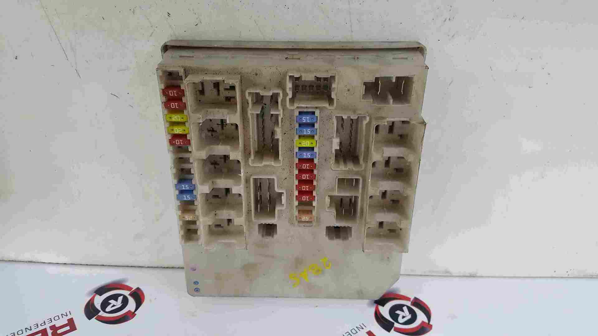 Renault Clio + Modus MK3 2005-2012 Engine Bay UPC Unit Fuse Box 356229